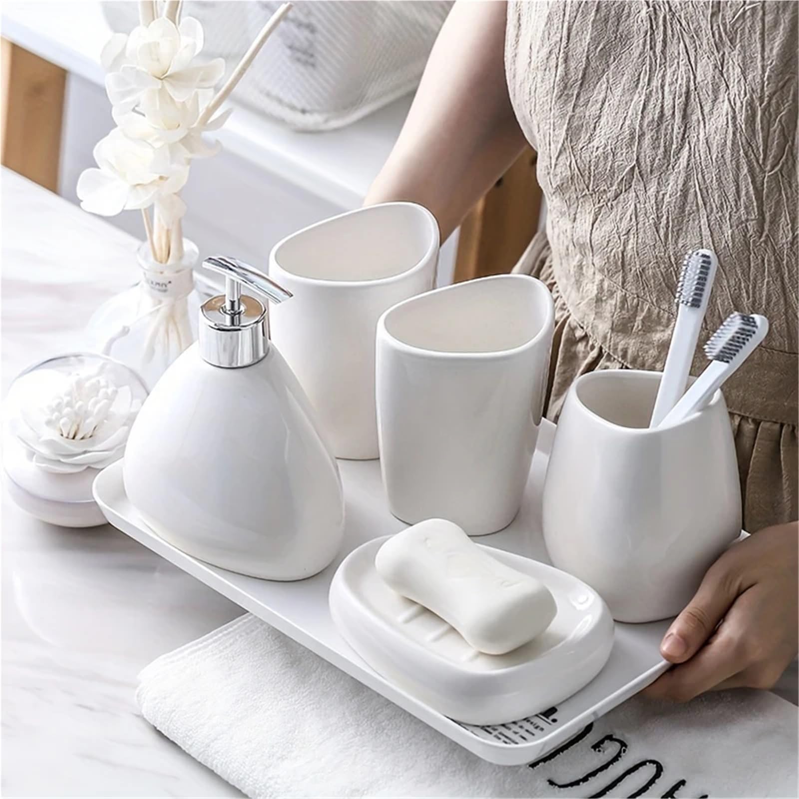 Juego de Accesorios de Baño Juego Completo De Accesorios Baño Cerámica | Con dispensador de jabón, vaso, soporte for cepillo de dientes y organizador de platos.(Gold 4Pcs)