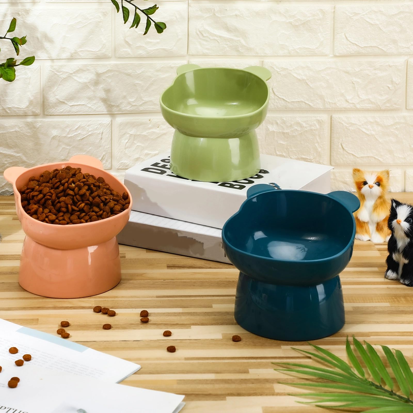 Hsei Lot de 6 gamelles surélevées pour chat - 15 degrés - Anti-vomissements - Inclinables - En plastique - Avec support incliné - Couleur mignonne