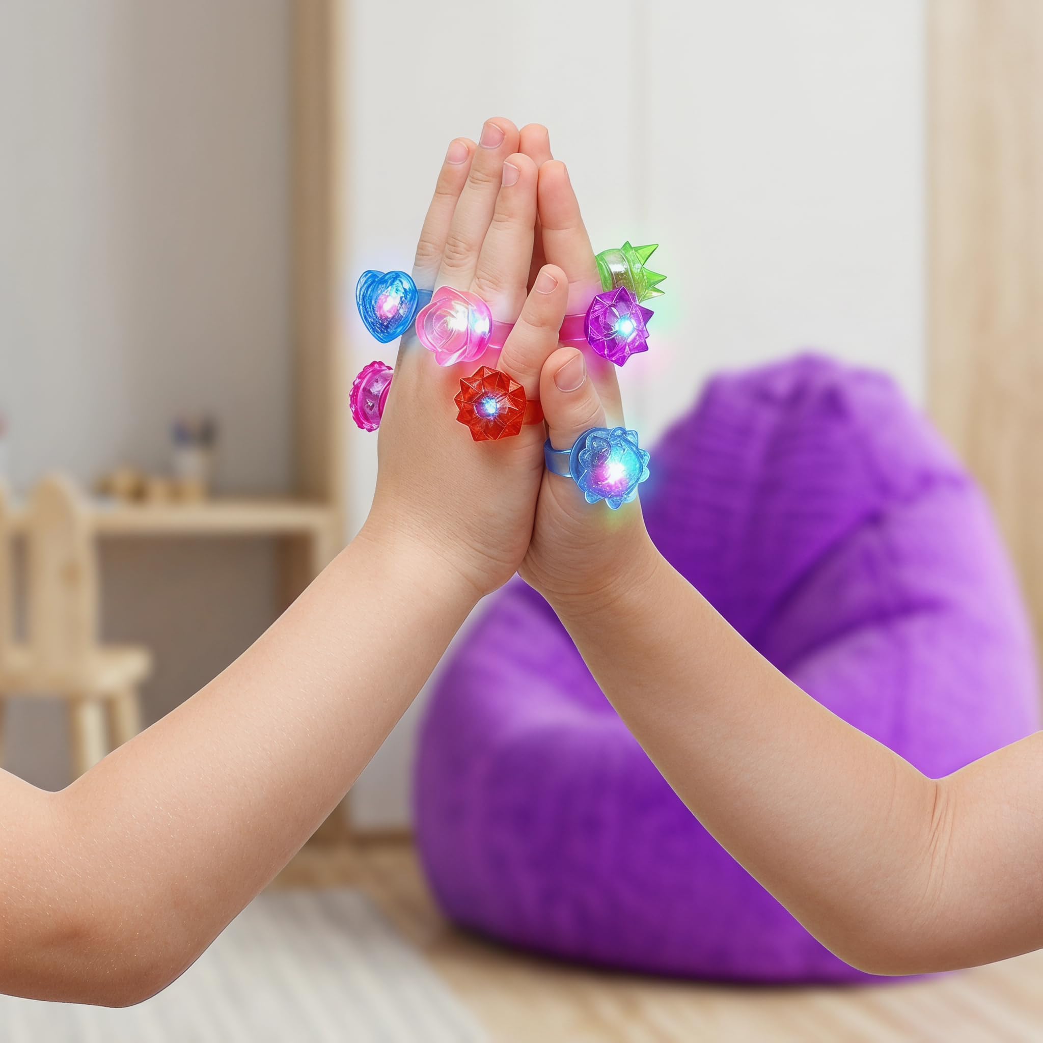 Toyvian 24 Piezas De Anillos LED Se Iluminan para Niños Anillos De Gelatina Brillan En La Oscuridad Juguetes De Dedos Intermitentes De Gelatina Brillantes Luces De Dedo
