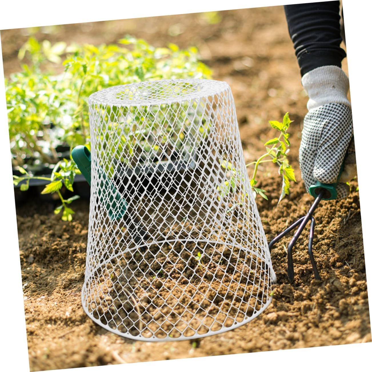 4pcs Sturdy Mesh Plant Protector Covers Reusable Flowerpot Shield for Vegetables Fruits Plants Iron Material for Outdoor Gardening White