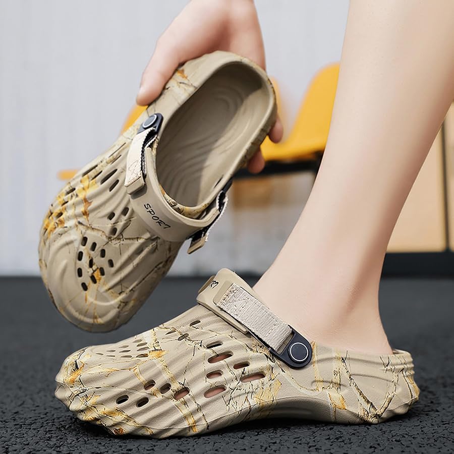 FLIOZY Zoccoli da Giardino da Uomo con Stampa Mimetica e Cinturino Posteriore Regolabile, Leggeri per Esterni, in Gomma Eva, per Spiaggia, Piscina, Cortile ed Escursioni estive Bianco-40