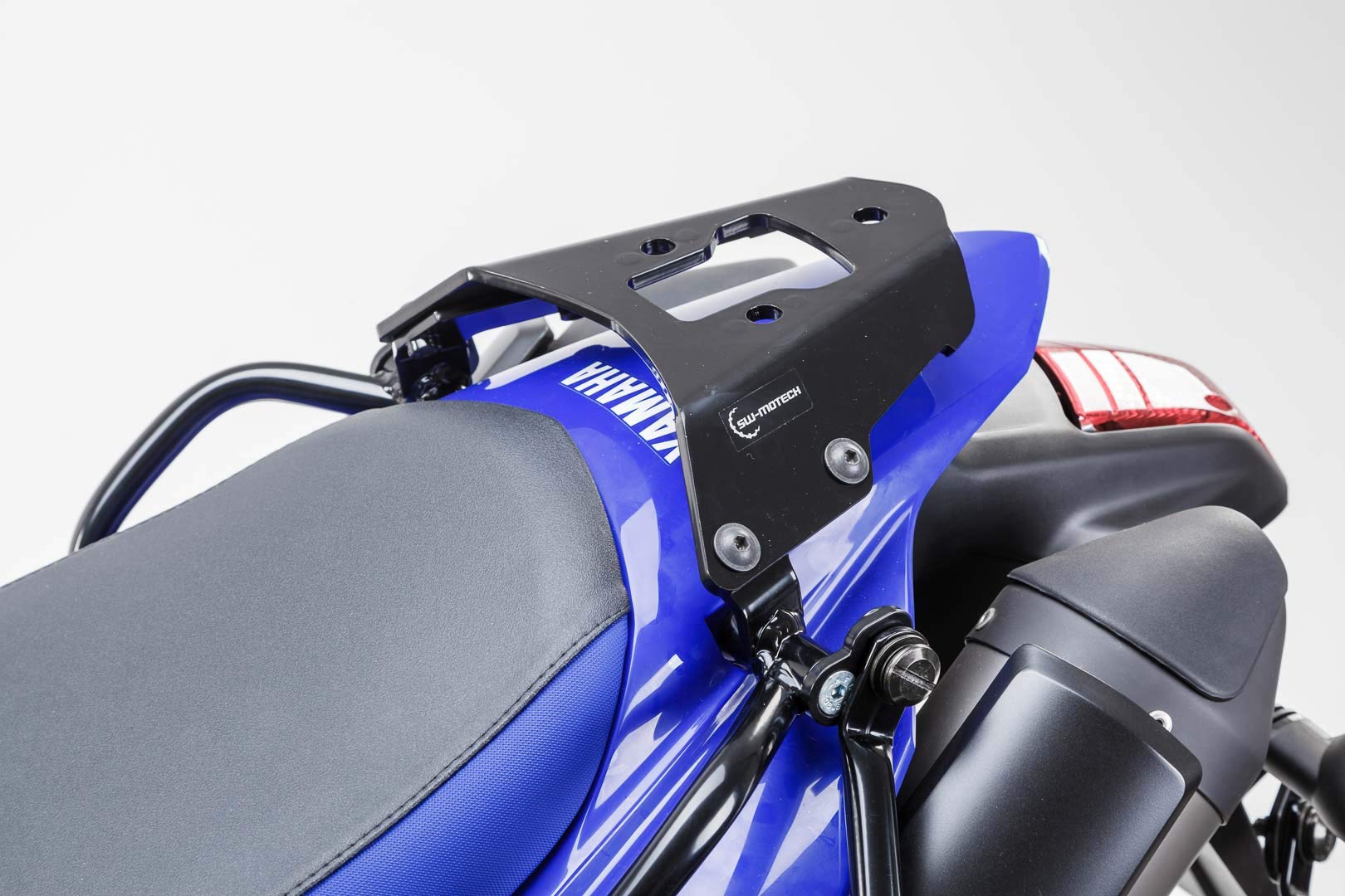 SW-MOTECH Porte-Bagages en Aluminium Noir pour Yamaha XT 660 X/R (04-) | Support de valises QUICK-LOCK EVO, amovible par attaches rapides; surface noire thermolaquée, largeur totale 510 millimètres.