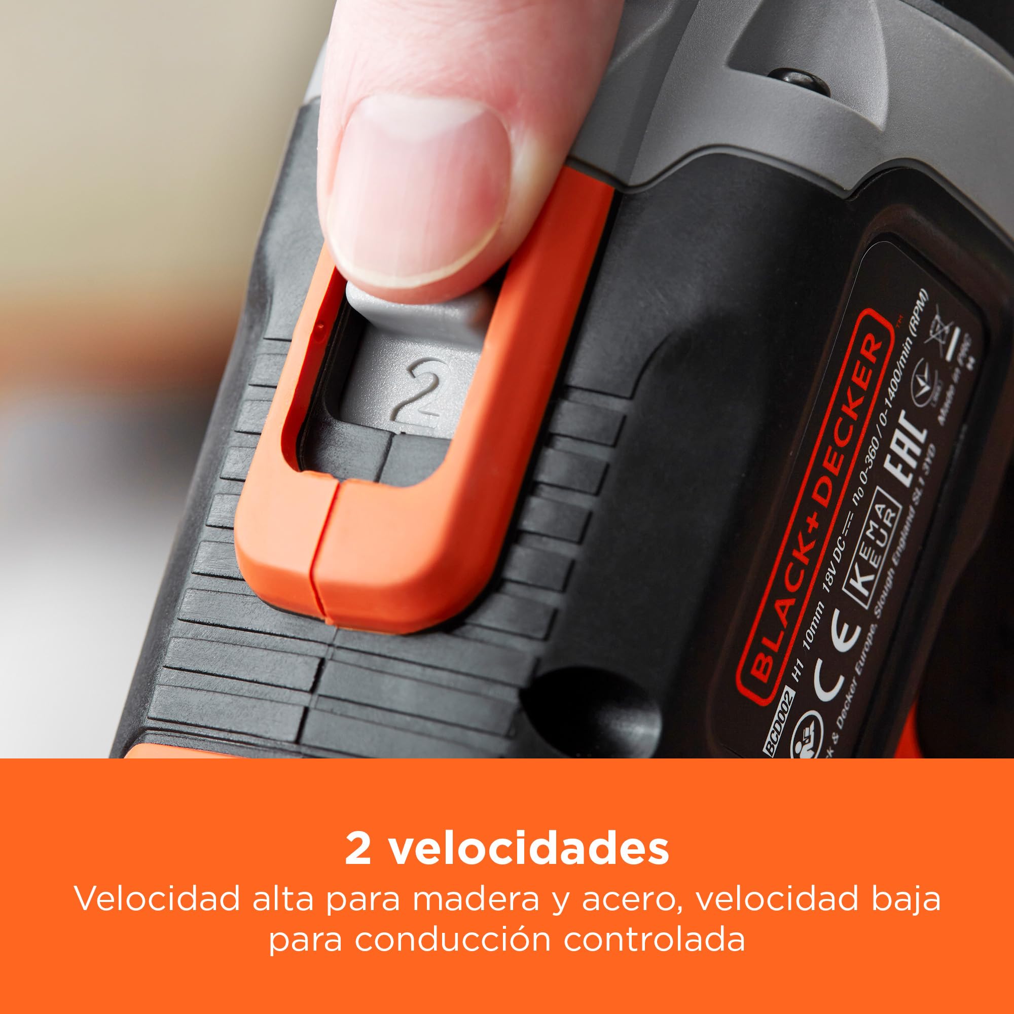 BLACK+DECKER Taladro percutor inalámbrico de 18V y 2 velocidades con dos baterías de 1,5Ah y cargador de 400mA, par de 45Nm, luz de trabajo LED y maletín, BCD003C2K-QW
