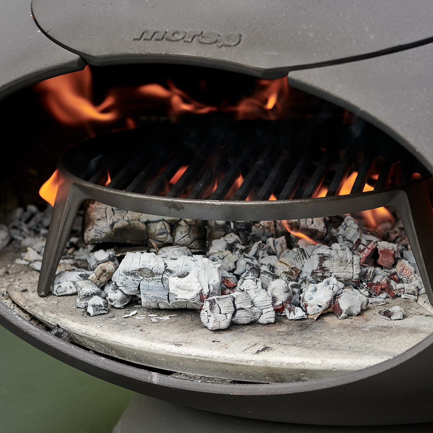 Morsø Tuscan Grill Grillrost – Grillgitter aus Gusseisen, Grillaufsatz für Grill und Outdoor Ofen, im cleanen Design, Ø 31.8 cm, Schwarz