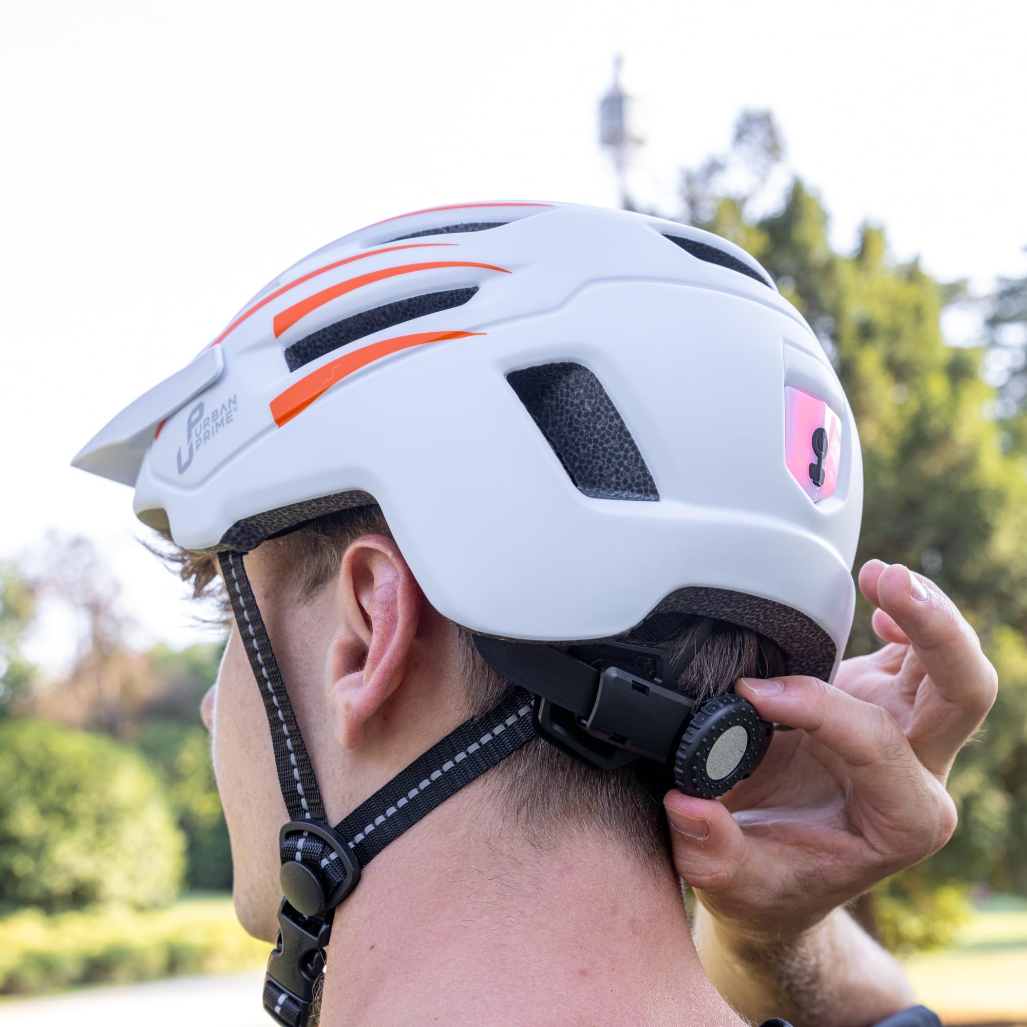 Energy Helmet, Casco Protettivo con Visiera e luci per Bici, ebike e Monopattino Elettrico Unisex Adulto, Bianco e Arancione, L