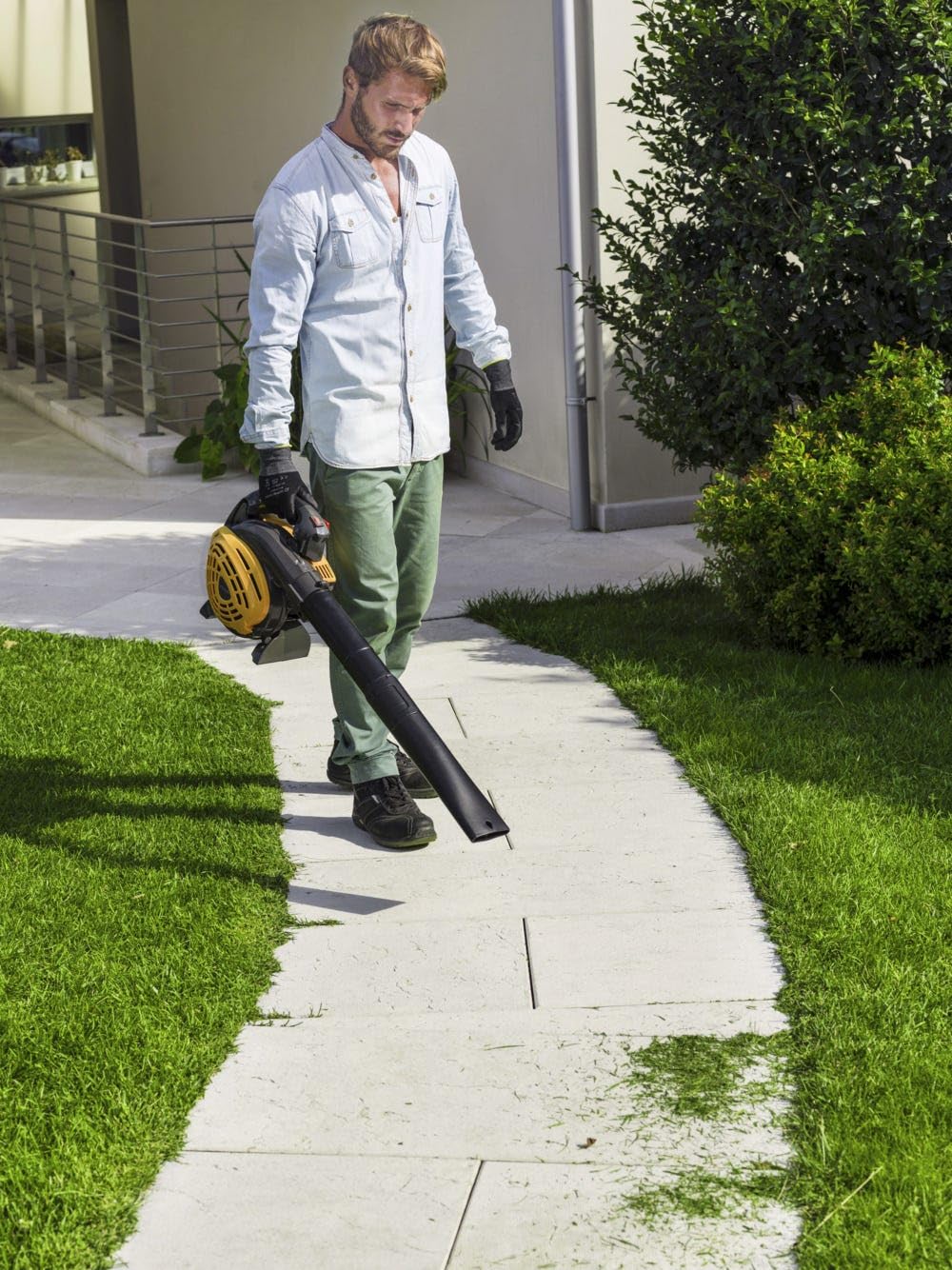 STIGA BL 530 V Souffleur/Aspirateur Thermique, 27,6 cm³ (0,8 KW), Débit d'air 10,2 m³/Min – Bac 55 L, Lame Mulching – Jardin, Allées et Patio
