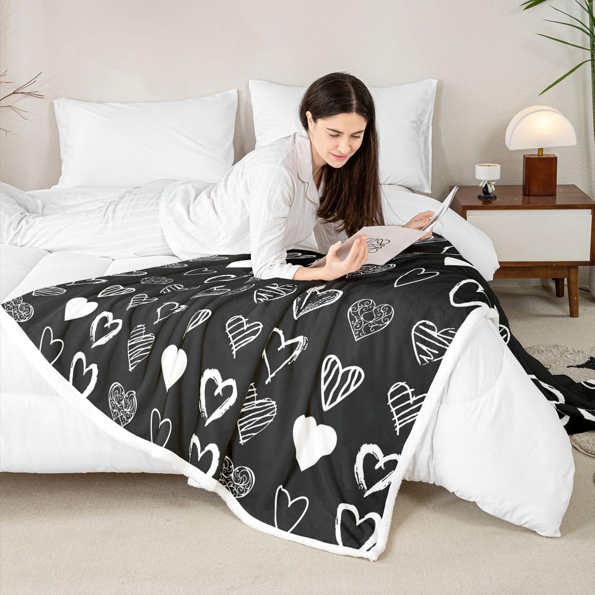 jejeloiu Heart Love Sherpa Blanket Twin 60"x80" Romantic Love Pattern Fleece Throw Blanket Valentine's Day PlushBlack and White Fuzzy Bedroom