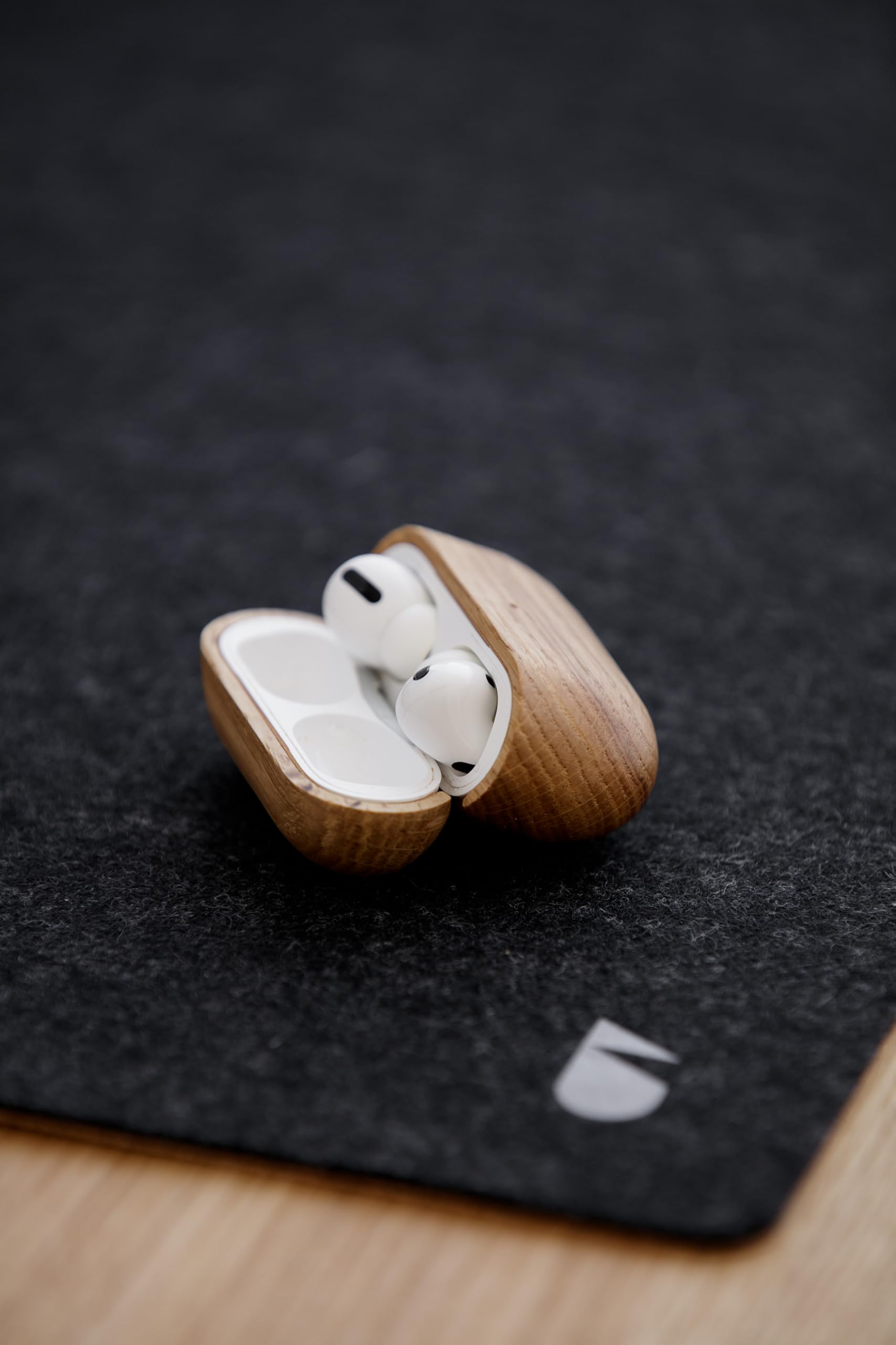 OAKYWOOD Eiche Kopfhörer Schutzhülle kompatibel mit AirPods 3 handgefertigt aus Echtholz und mit natürlichen Ölen beschichtet Fallschutz kompatibel mit Qi/Magsafe