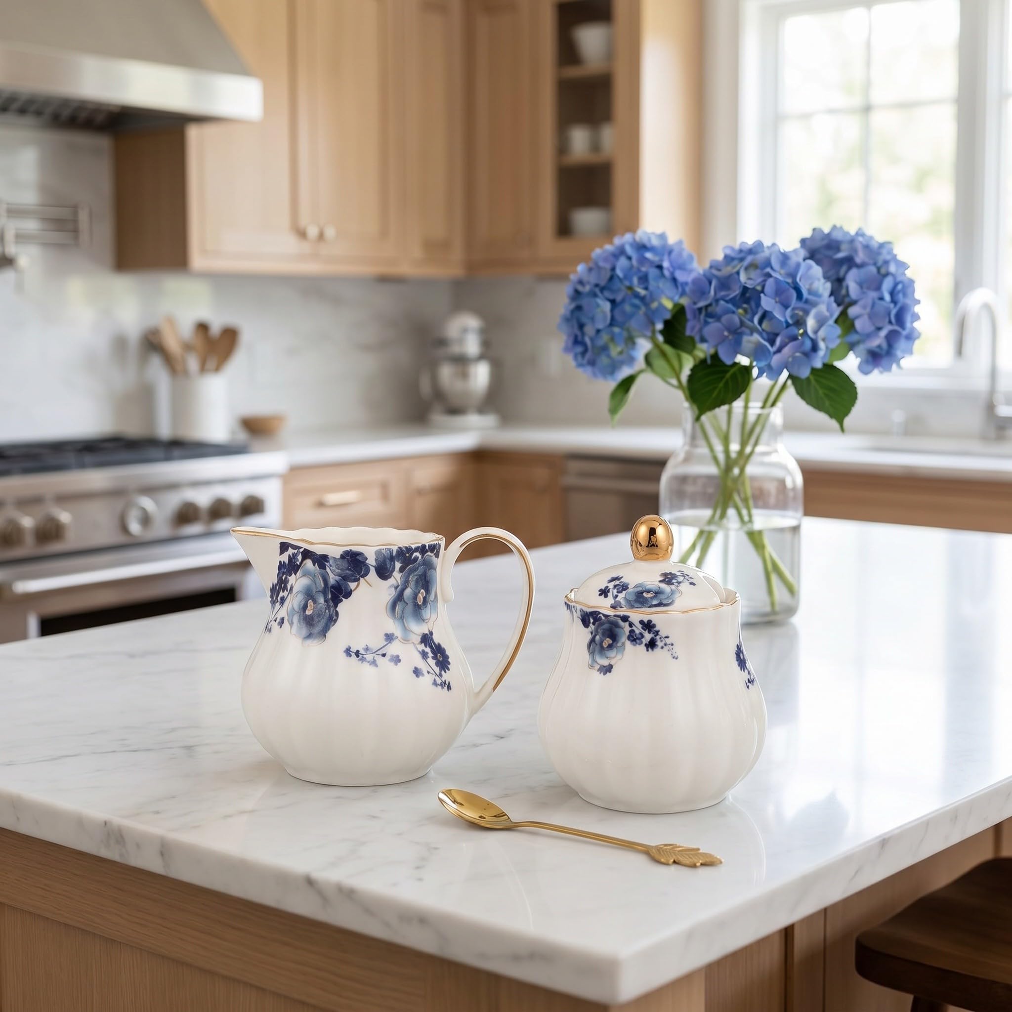 INOOMP 1 Set di zuccheriera e lattiera in Ceramica: Set da caffè in Porcellana con Decorazioni Floreali, Cucchiaio e Coperchio, lattiera con Manico per servire caffè e tè.