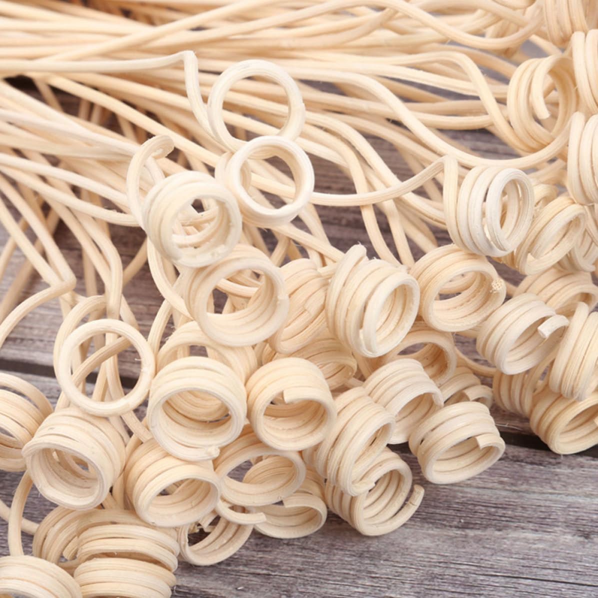 Amosfun 20pcs Large Spiral Rattan Reed Diffuser Sticks 2mm Yellow Porous