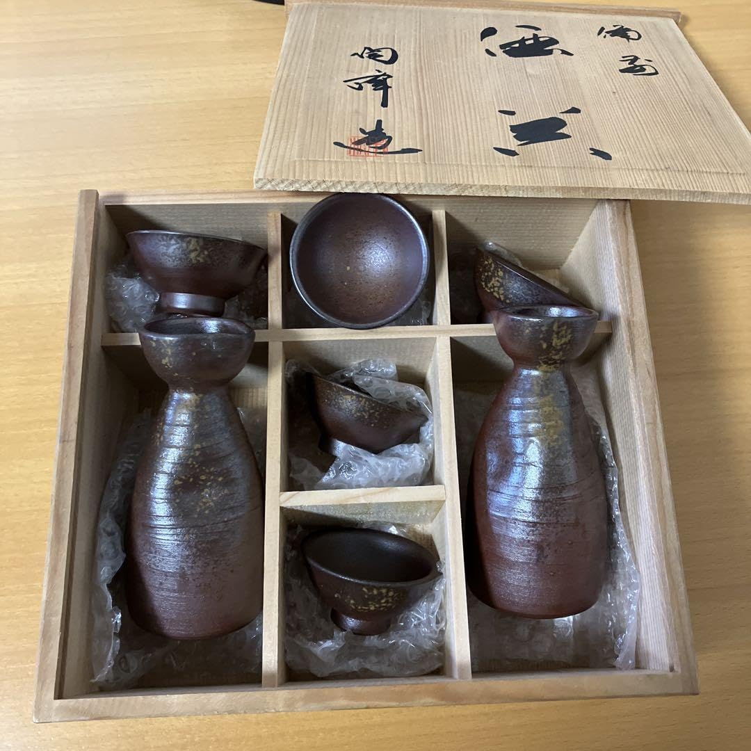 Bizen Ware Tohozo Sesame Ware Sake Set *Wooden Box not Included for International Shipment*