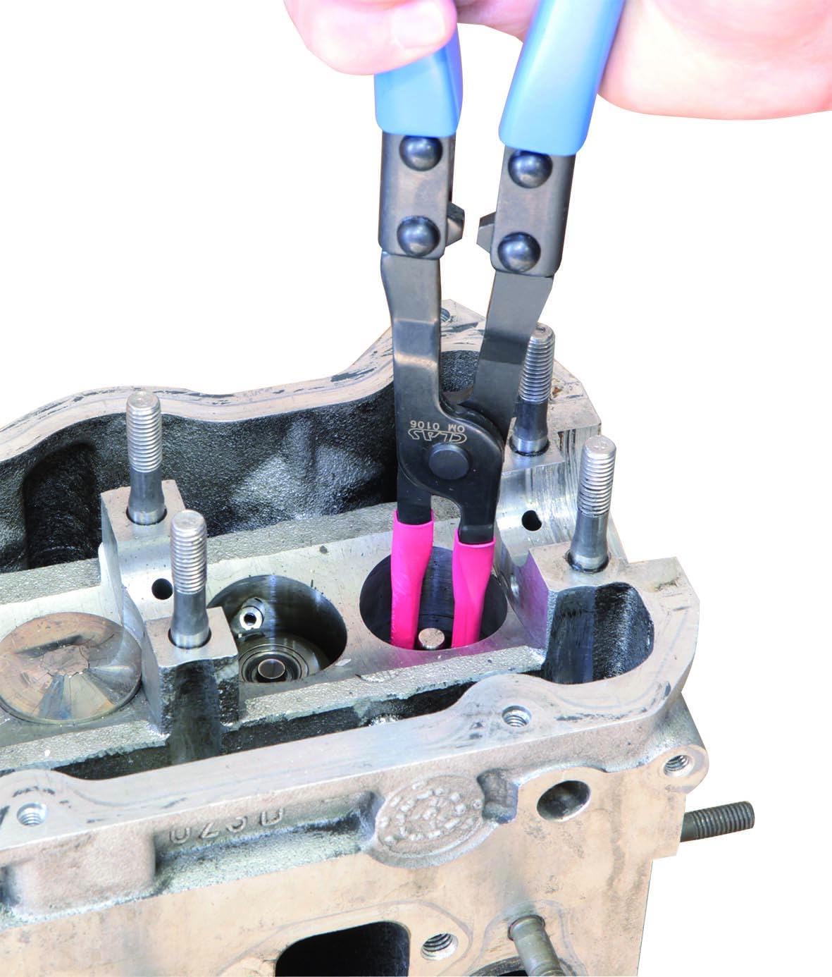 CLAS Equipements Pince démonte Joints queues de soupapes - Om 0106
