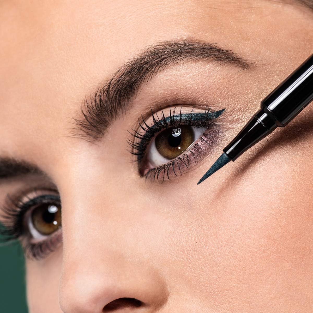 Notre avis sur l'eyeliner Artdeco Green Line : intensité et tenue garantie