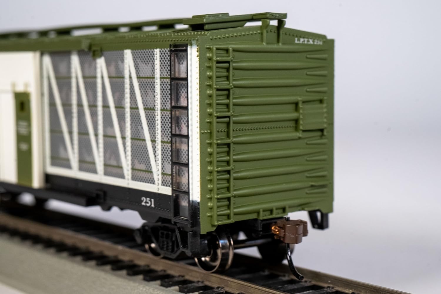 Bachmann Trains - Poultry Transport Car - Live Poultry Transportation CO. #251 (Green & White) - HO Scale