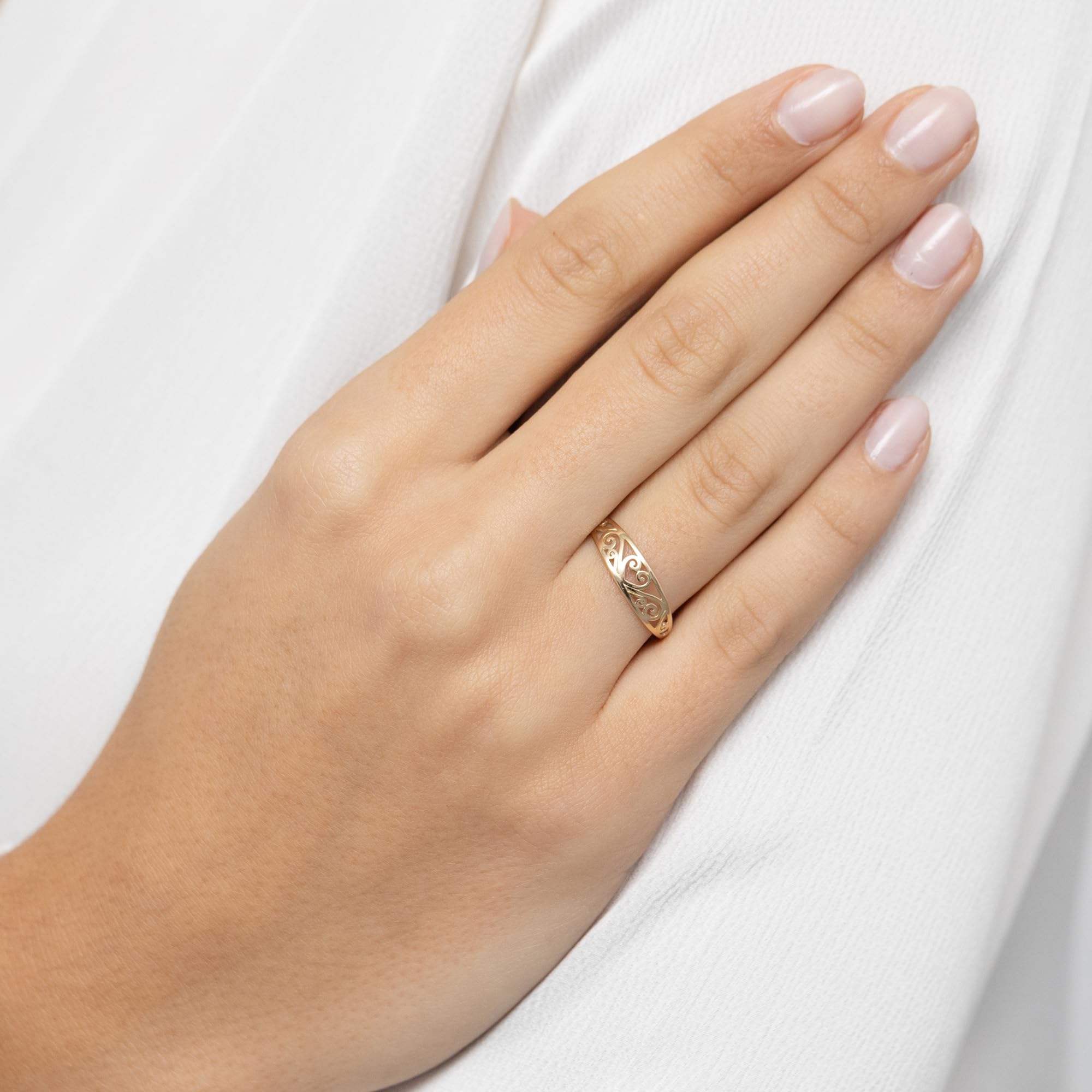 MARKO Goldring Damen 333 Echtgold – 8 Karat Gelbgold Ring mit Herzmotiv, romantischer Damenring, Goldschmuck Geschenk für Frauen