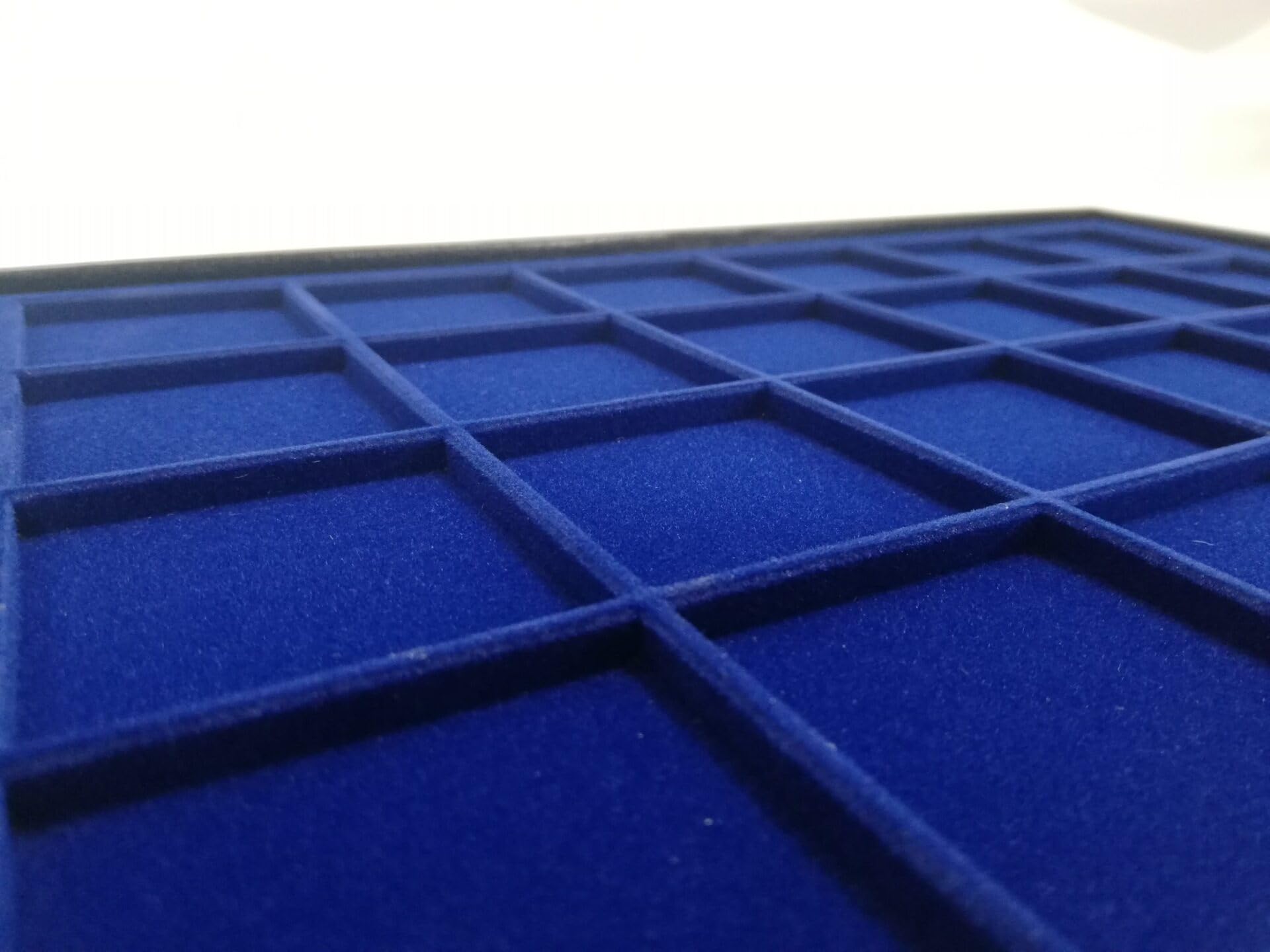 Caja para Monedas de colección en ecopiel Negra con 4 bandejas de Terciopelo Azul 24 Compartimentos - maletín numismática Artesanal Hecho a Mano en Italia