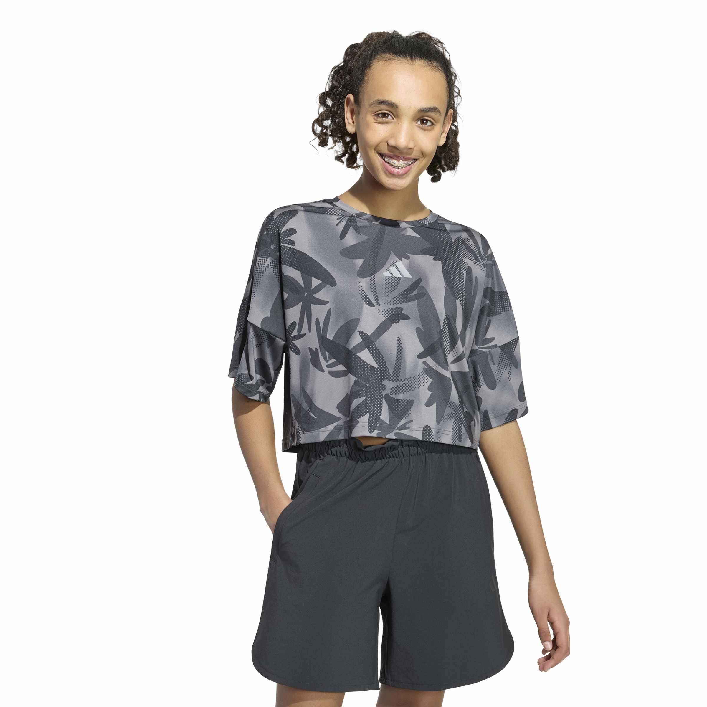 adidas Sport Icons Allover Printed Cropped T-Shirt Fille (Lot de 1)