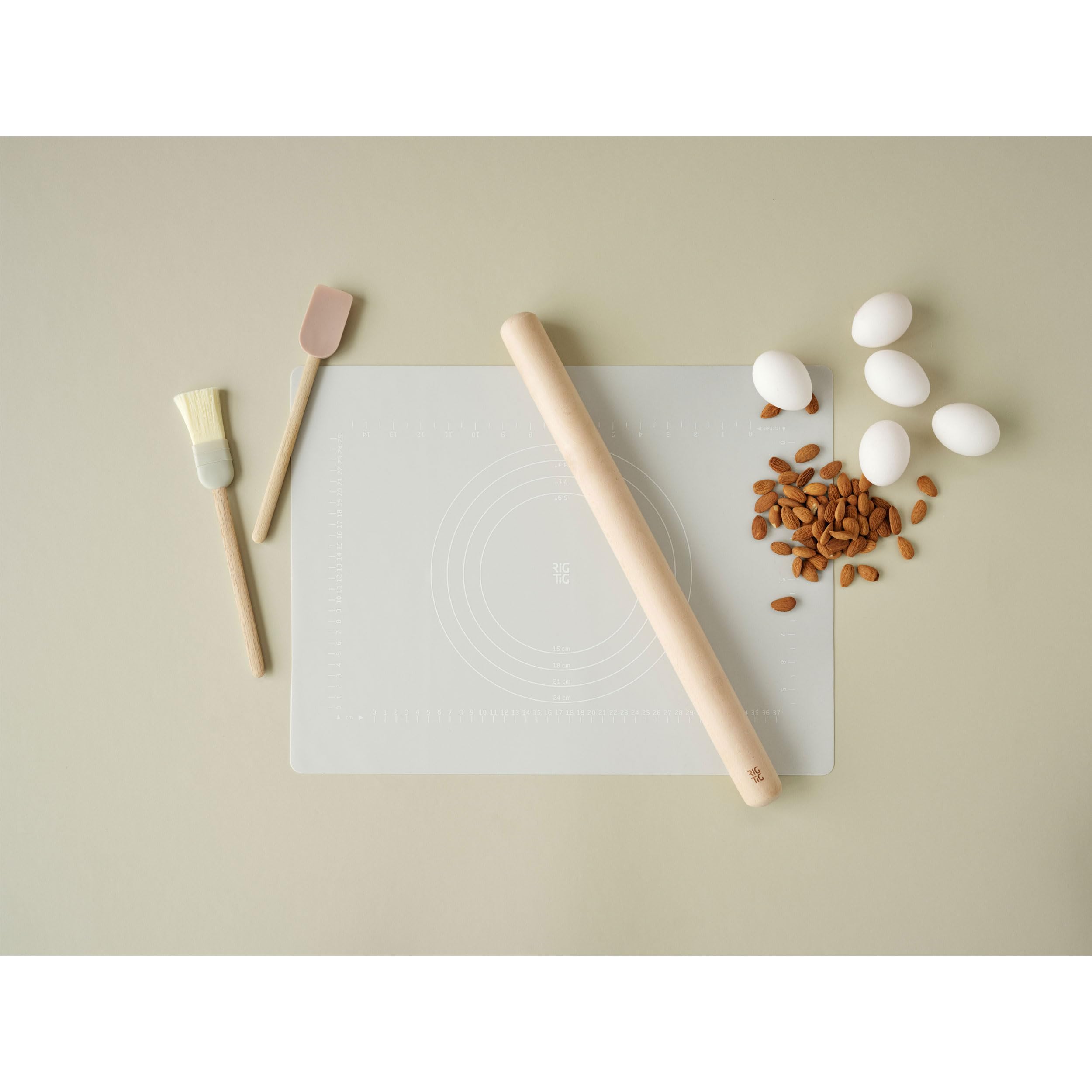 Bake-It Teigrolle und Backunterlage light grey Rig Tig by Stelton
