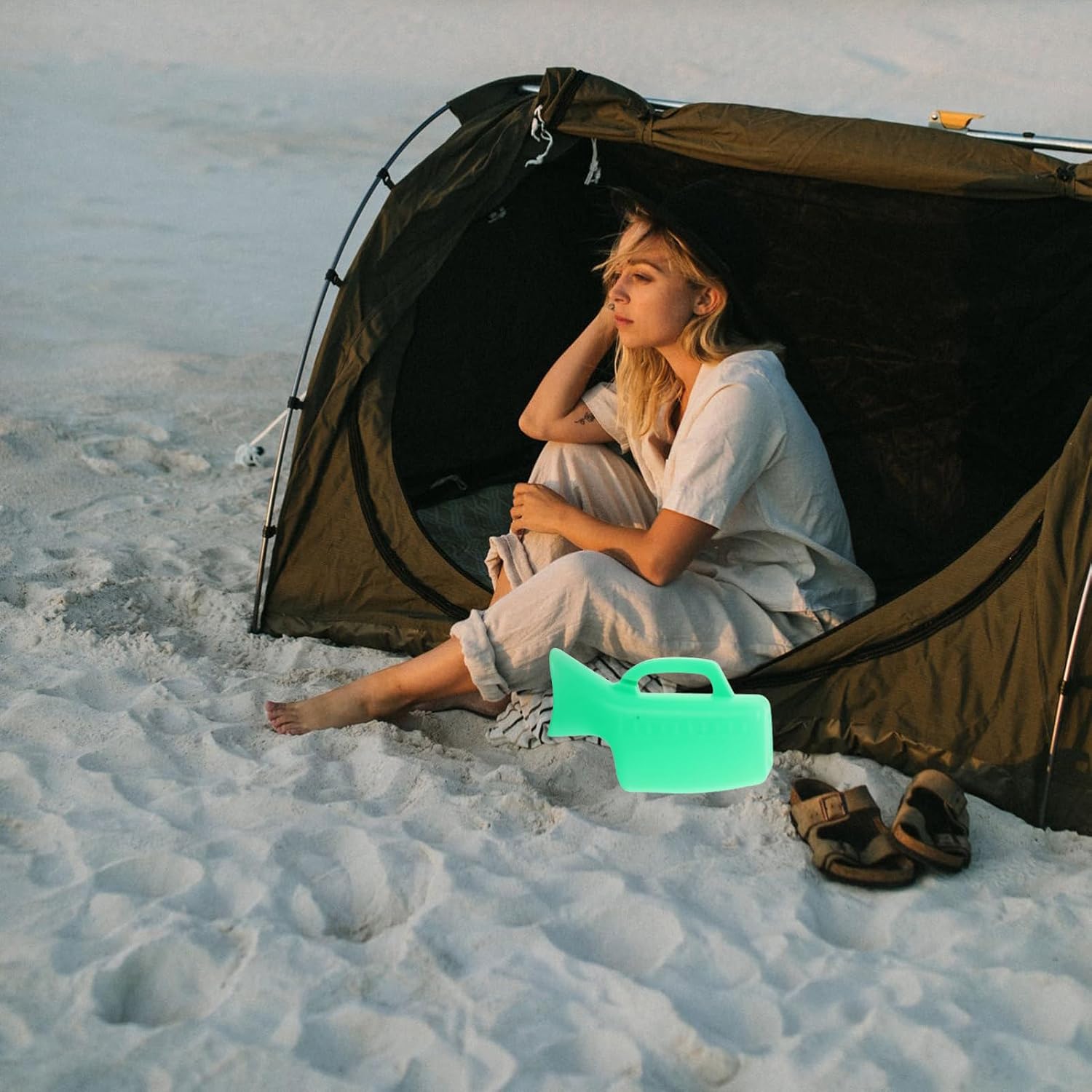 COLLBATH 2pcs Travel Female Urinal Bottle Washable Pee Containers for Women Lightweight and Portable Urination Device for Camping Bedside and Outdoor Green