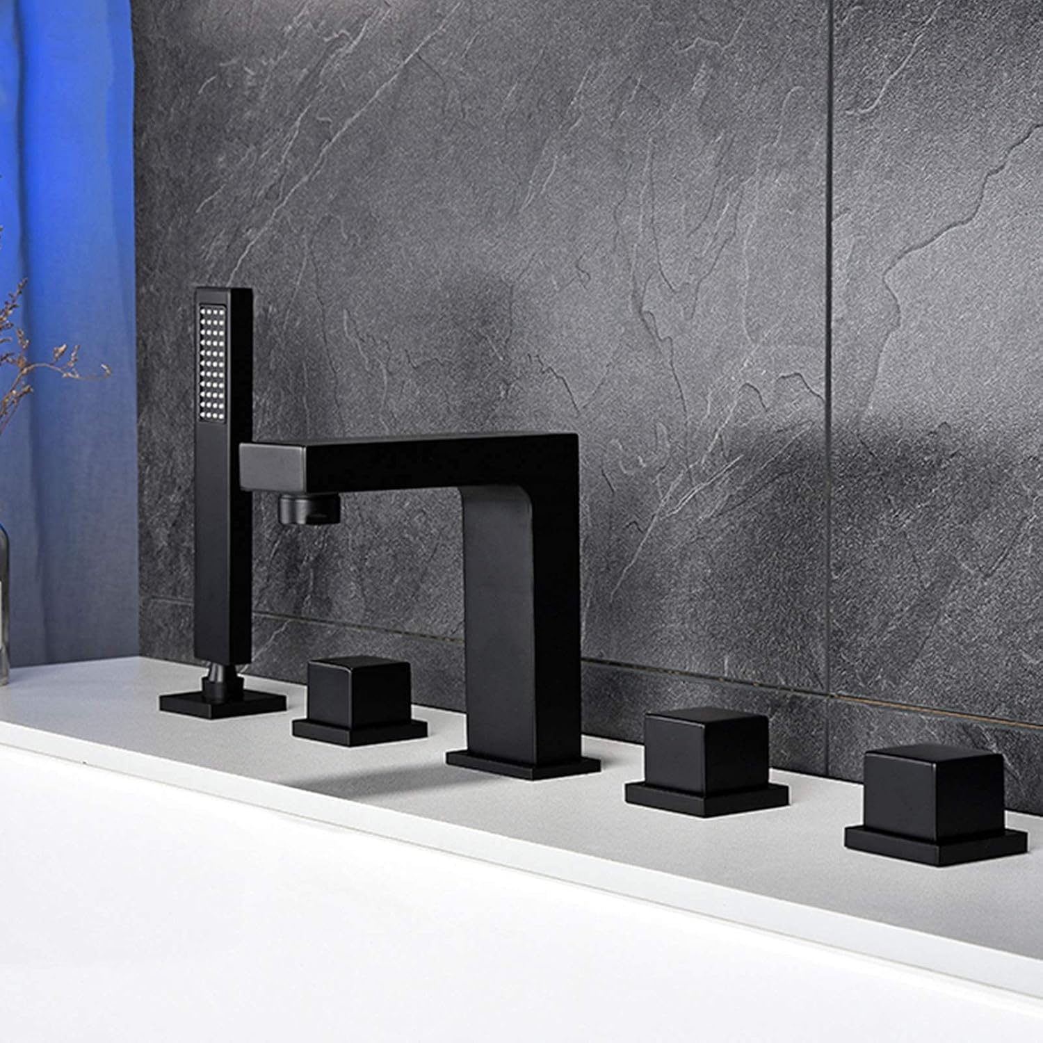 Robinet de baignoire romaine avec mitigeur pour résoudre les variations de débit