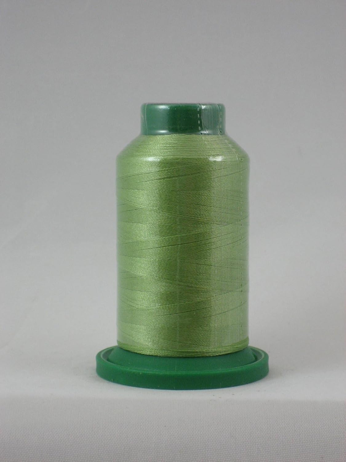 Amazon.com: Isacord Embroidery Thread 1000m (5610-5944) (5822) : Arts ...