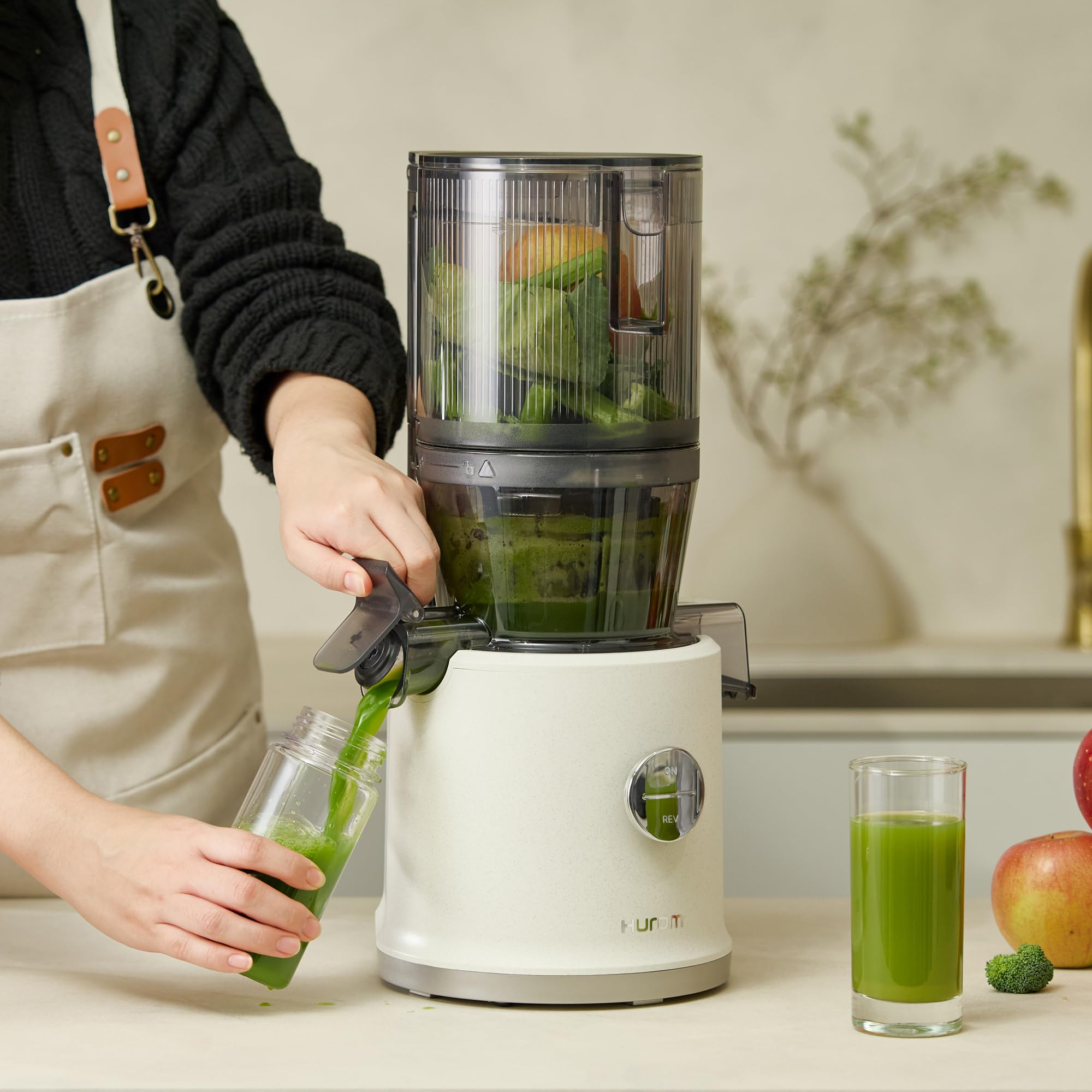 Hurom H80-ST Neuer Slow Juicer | Elektrische Kaltpresse | Entsafter für Gemüse & Obst | 2.2L Kapazität | Automatische Entsaftungsfunktion | BPA-frei | 15 Jahre Garantie | 200W | (Titangrau)