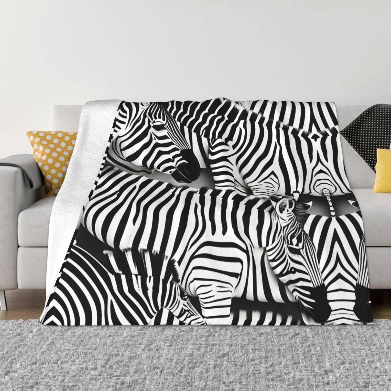 Couverture en flanelle zèbre chaude pour soirées cocooning sur canapé
