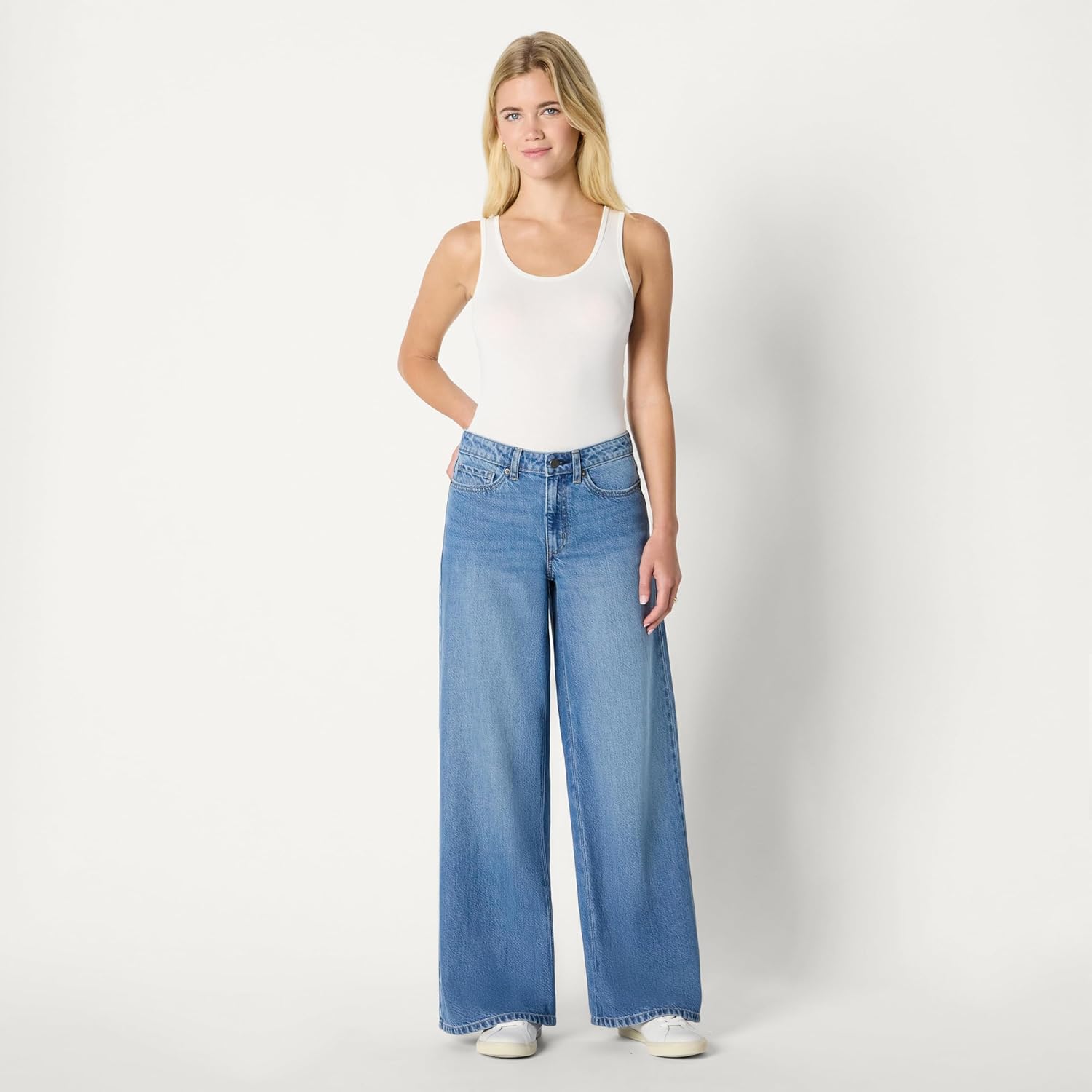Amazon Essentials Women's Ultra Soft Mid-Rise Wide Leg Jeans - Image 3