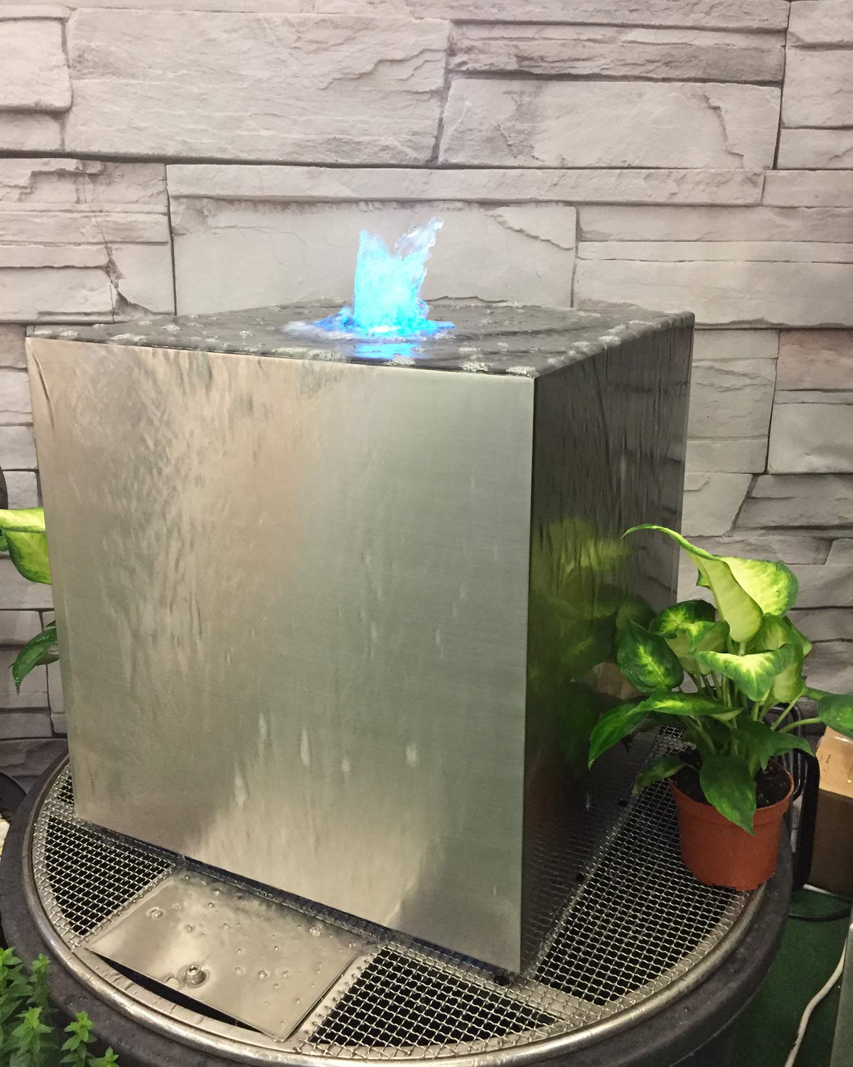 Kit de grille de recouvrement en acier inoxydable avec bac en polyéthylène Ø 88 cm 150 l pour fontaine à jeu d'eau