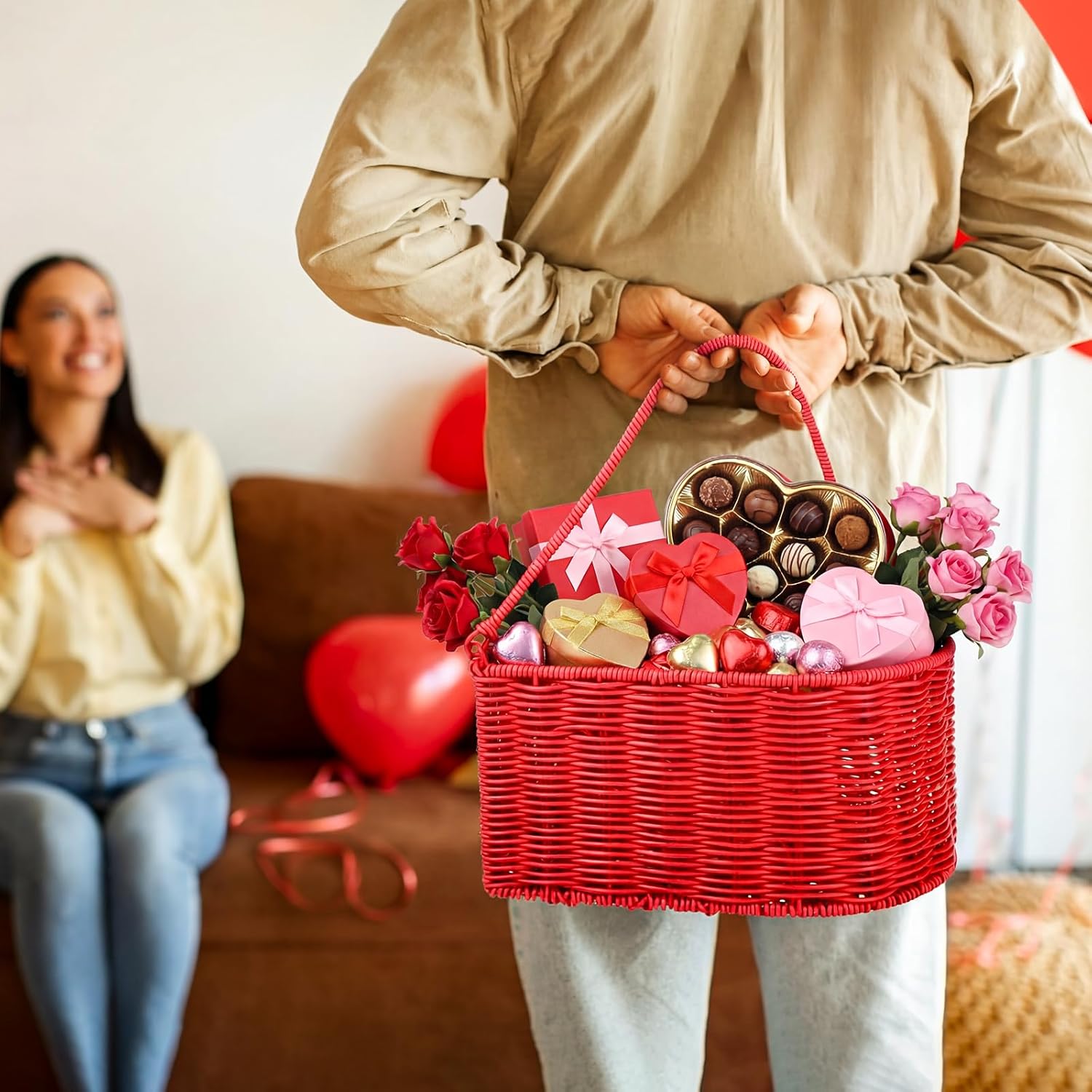 Qinyoung 2 Pcs Valentine Red Heart Wicker Picnic Basket with Handle Medium and Small Heart Hand Woven Rattan Empty for Valentine Gift Camping Outdoor Couple Birthday Wedding Party Decor