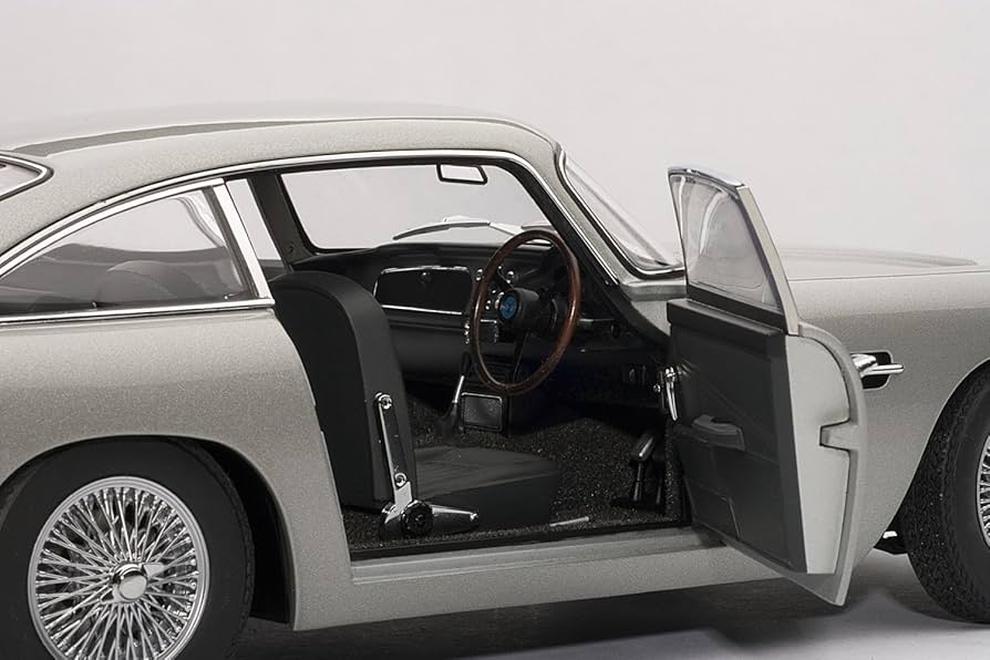 Amazon | AUTOart 1/18 アストンマーチン DB5 (シルバー) 完成品