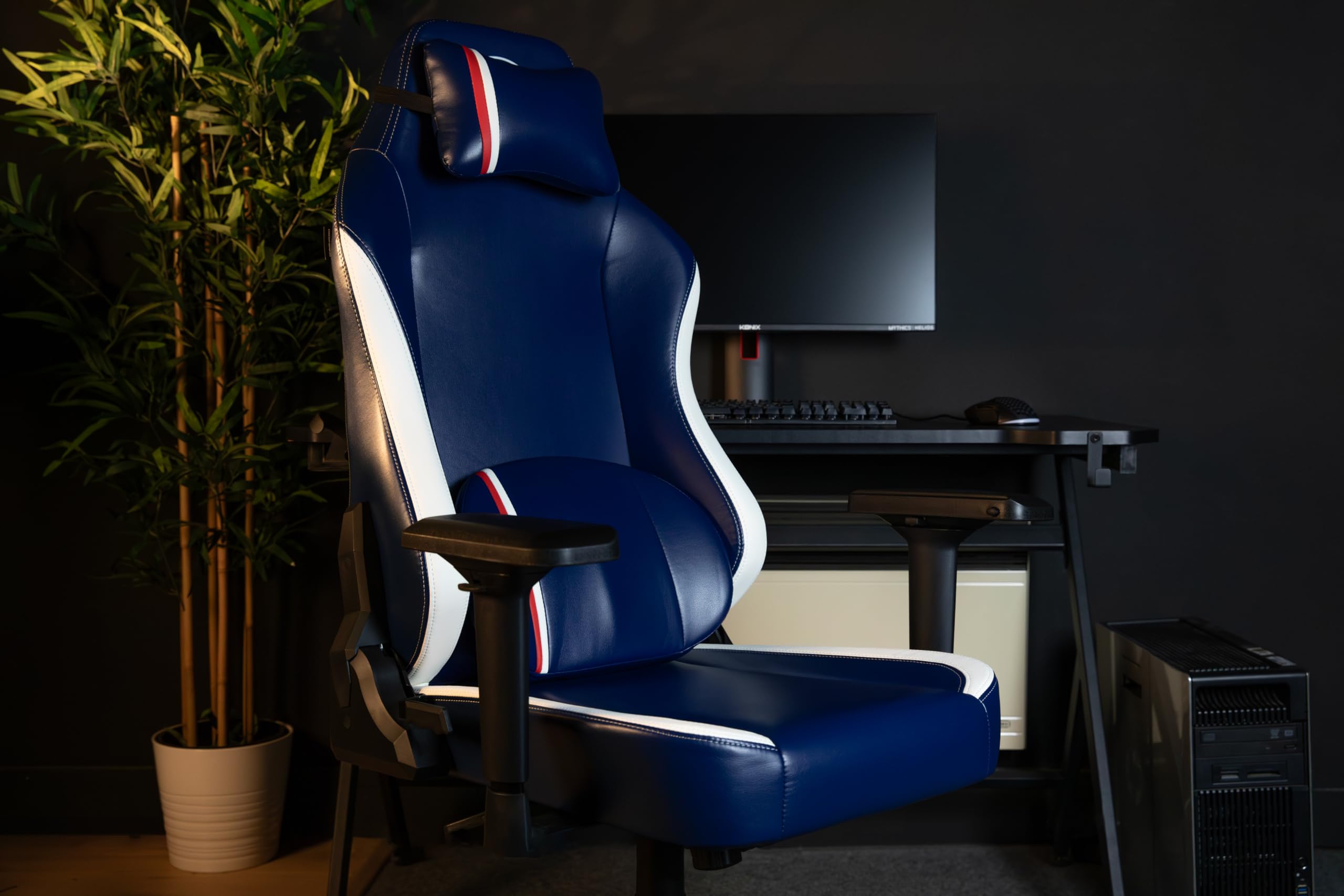 Konix PSG Chaise de Bureau Gaming Premium - Inclinaison siège 150° - Cuir polyuréthane - Coussin lombaires et cervicaux réglable - Appui-tête - Bleu