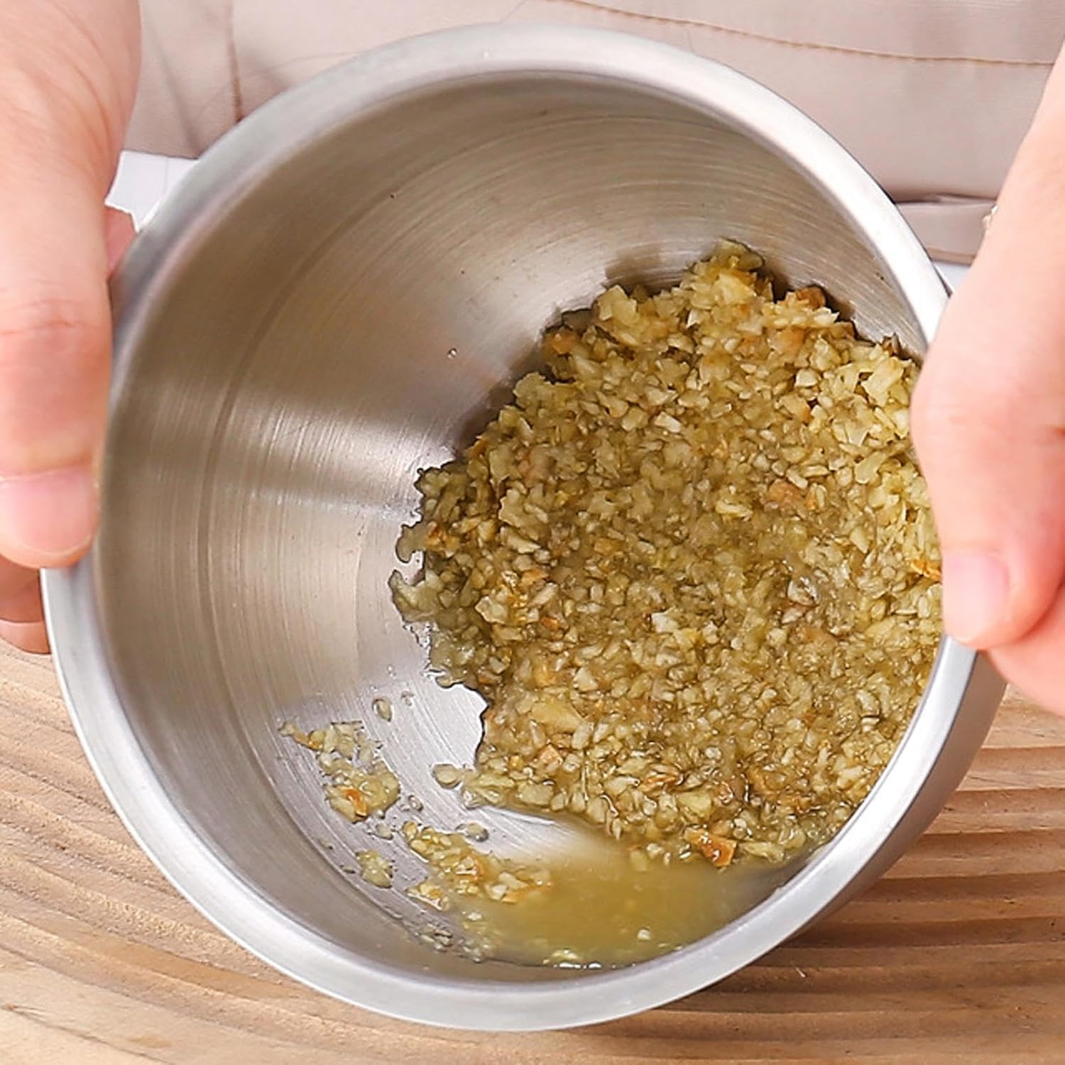 Garlic Crusher Stainless Steel | Food Handheld Mincer | Manual Garlic Press | for Home Kitchen Dining Room Meal Prep Party Barbecue Restaurant Apartment