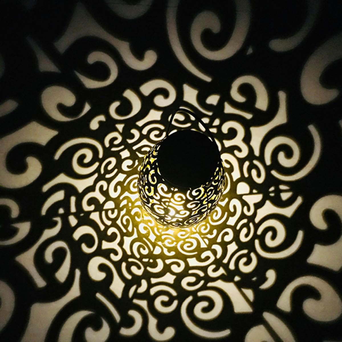 UPKOCH 2pcs Solar Garden Lanterns Decorative Outdoor Hanging Lights Iron Art Hollow-Out Patio Lamps Portable Solar Outdoor Lighting for Garden and Porch