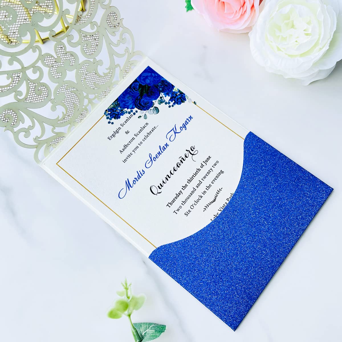 Hosmsua 20x Blu biglietti di invito nozze con busta, taglio laser inviti cuore fiore cavo con strass per matrimonio compleanno anniversario invito di nozze (blu glitter)