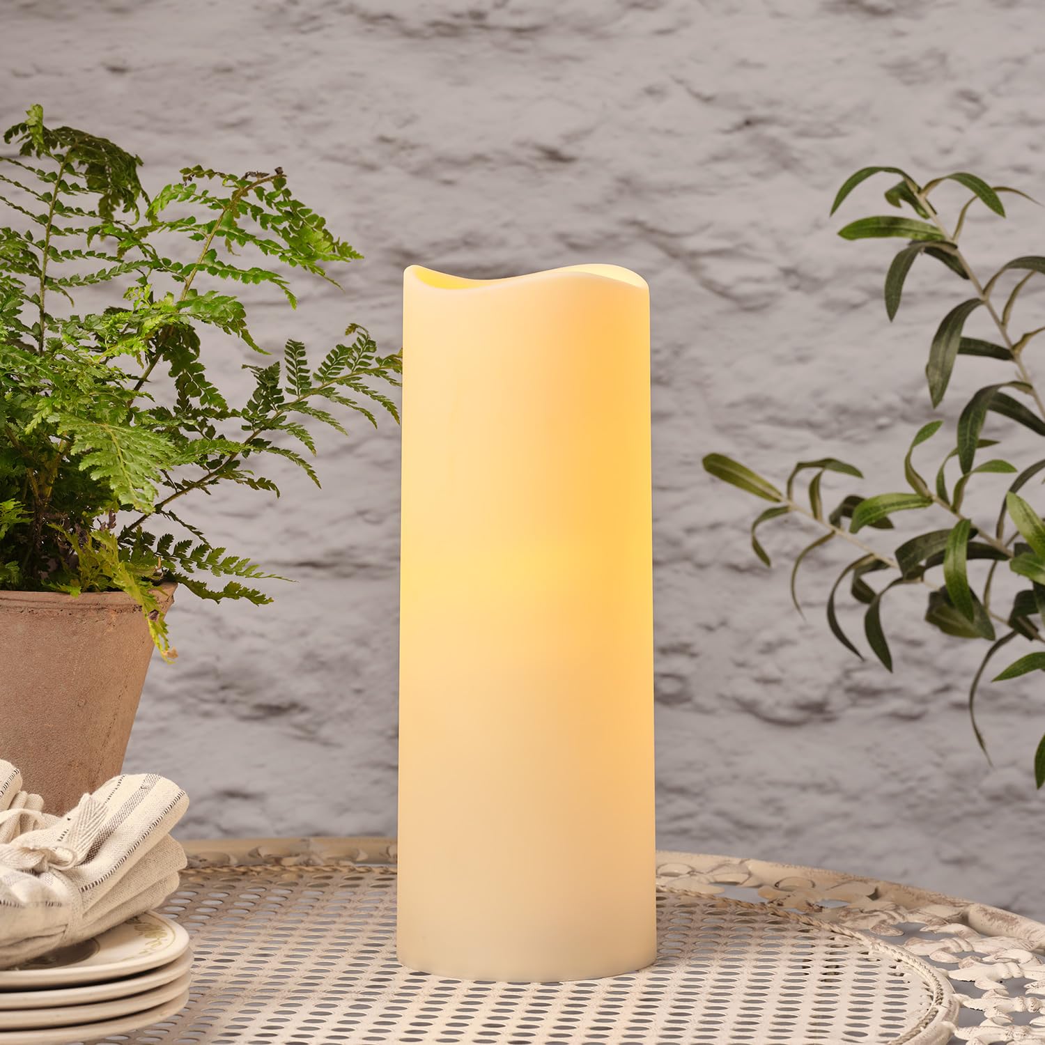 Lights4fun 30cm LED Pillar Candle Flameless Flickering Flame Waterproof Battery Operated with Timer for Outdoor Use