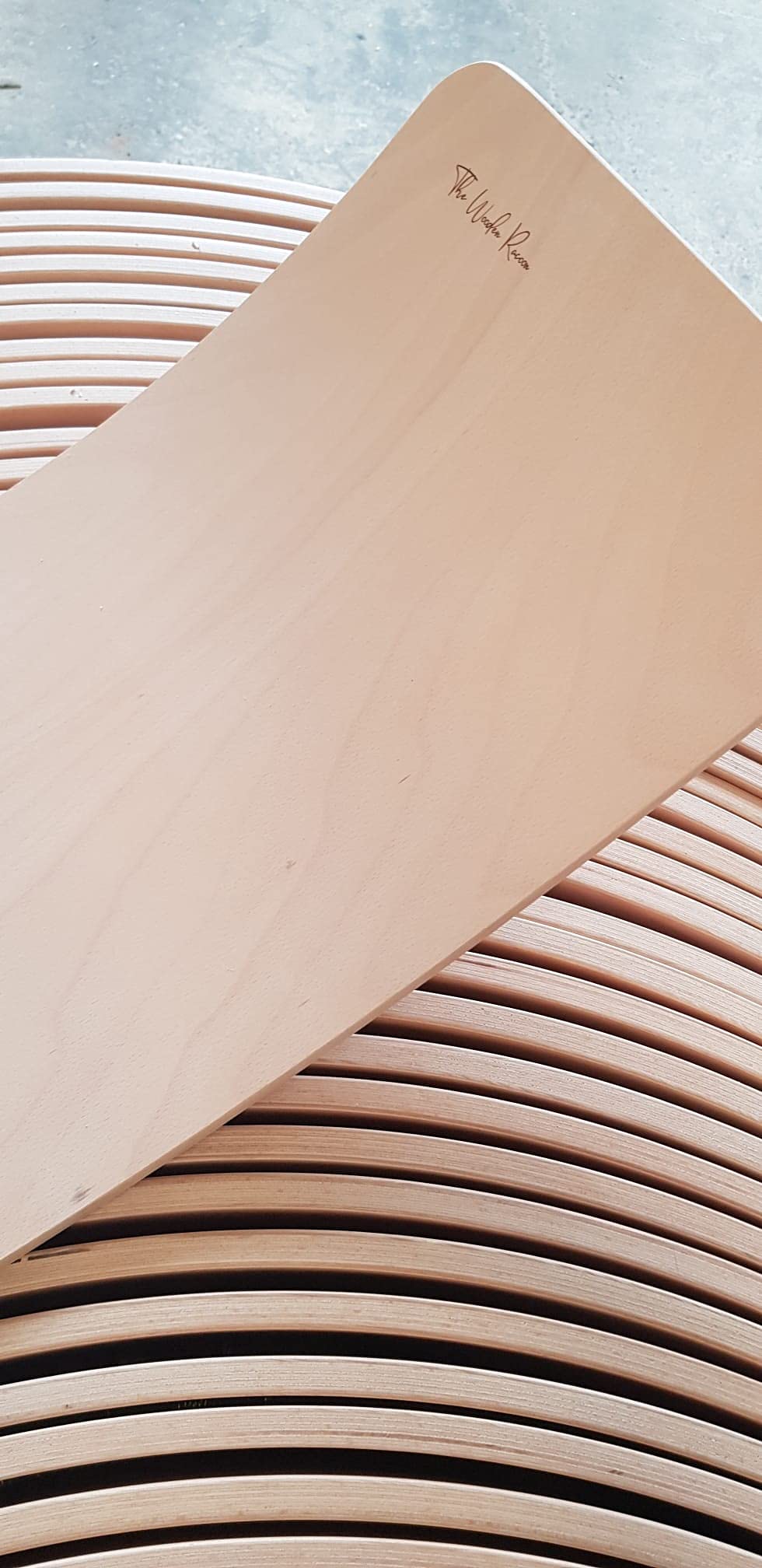 TWR ® - Tavola Curva Certificata CE - Ecologica e Realizzata a Mano. Prodotto in Spagna. Finitura Naturale. Balance Board Legno. Tavola Montessori. Tavola di Equilibrio