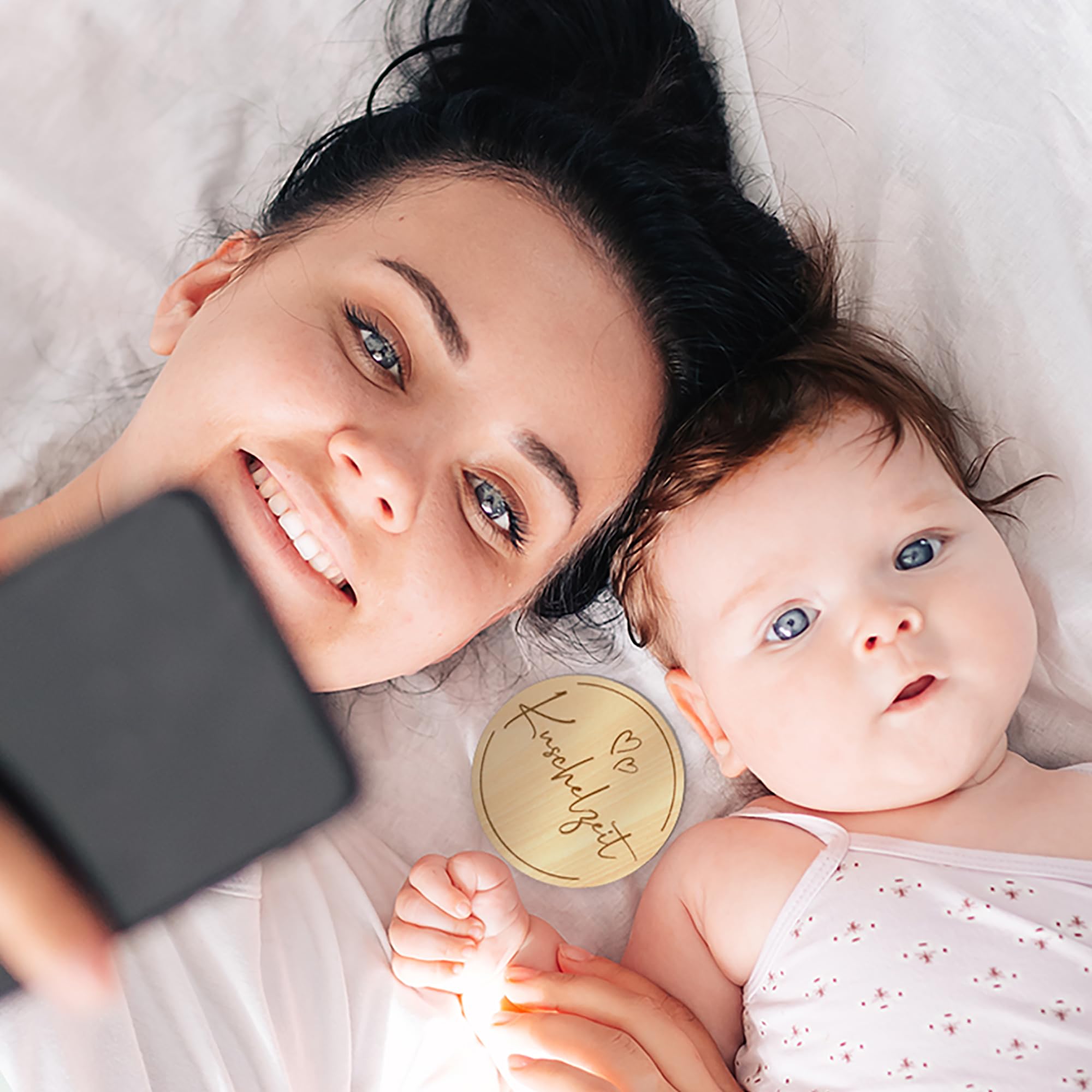 Meilensteinkarten Baby aus Holz | 40 Meilensteine auf edlen Holzscheiben | Mit Blanko Karte und Stoffbeutel | Geschenk zur Schwangerschaft | Zeitloses Design & Premium Qualität