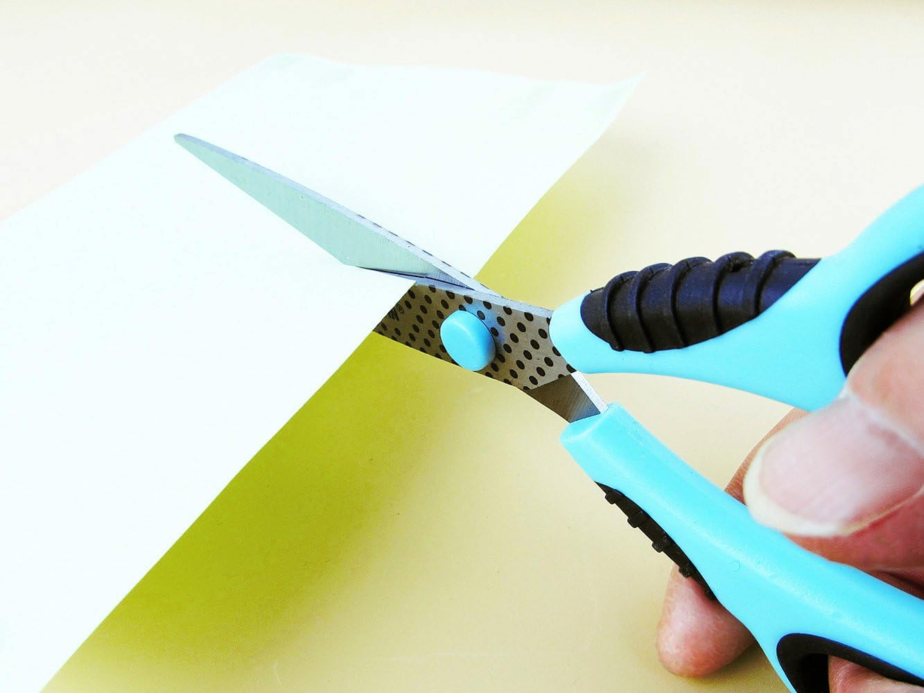 Milan BWM10150DB Scissors Blue