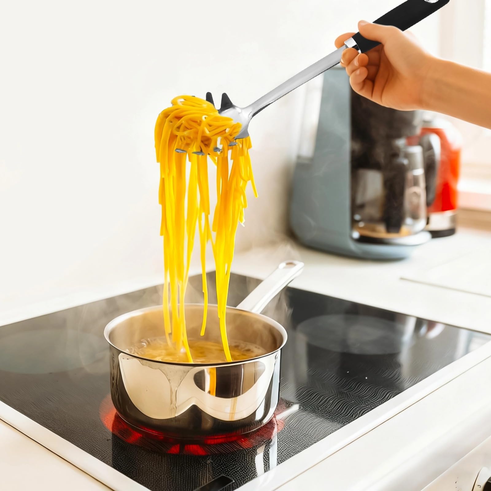 Lot de 2 cuillères à pâtes en acier inoxydable, écumoirs à spaghetti à tête ronde, poignée ergonomique antidérapante avec manche isolé, outils de cuisine pratiques pour égoutter les aliments et servir