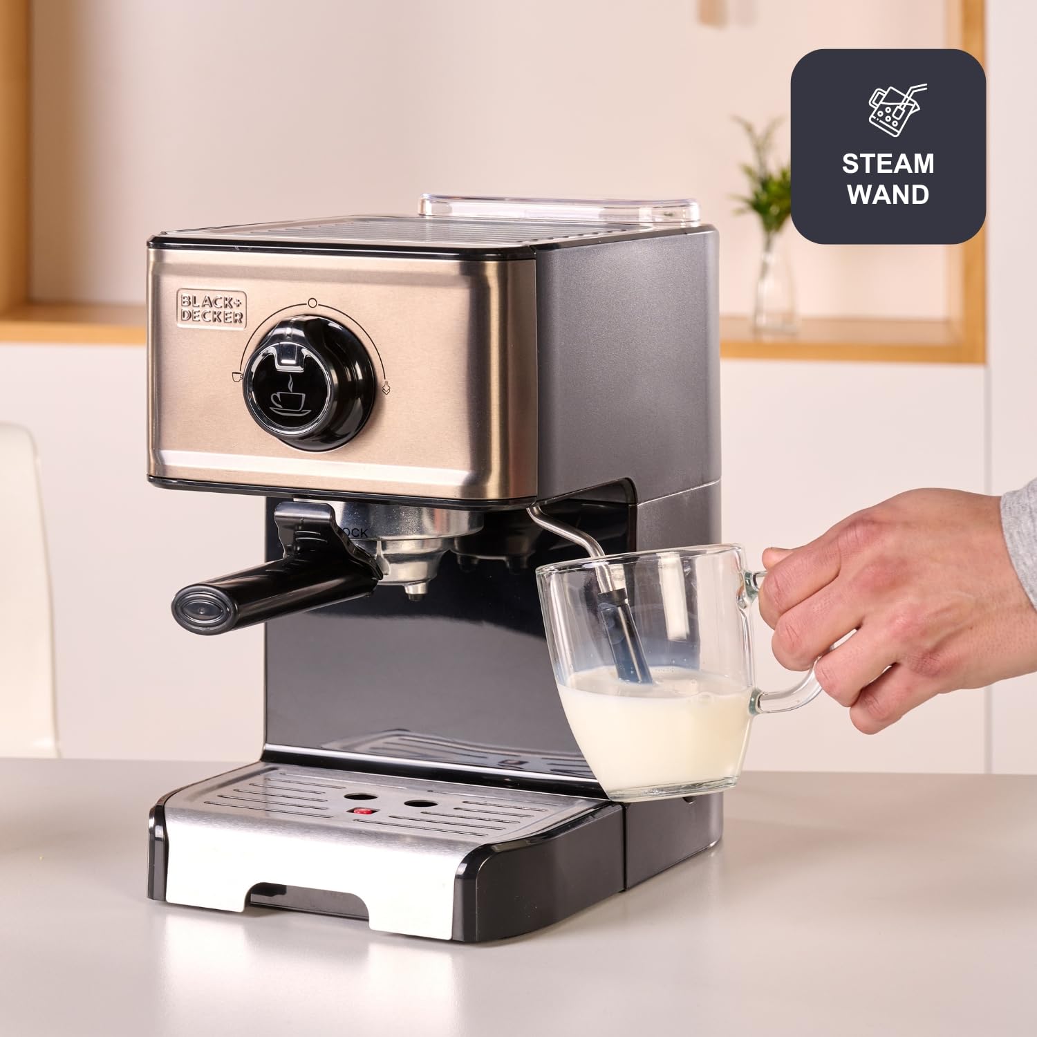 BLACK+DECKER BXCO1200E - Machine à Expresso 1200 W, 15 Bars, Réservoir 1,2 L, pour Dosette et Moulu, 2 Tasses, Buse Vapeur, Plaque Chauffante, Noir et Inox