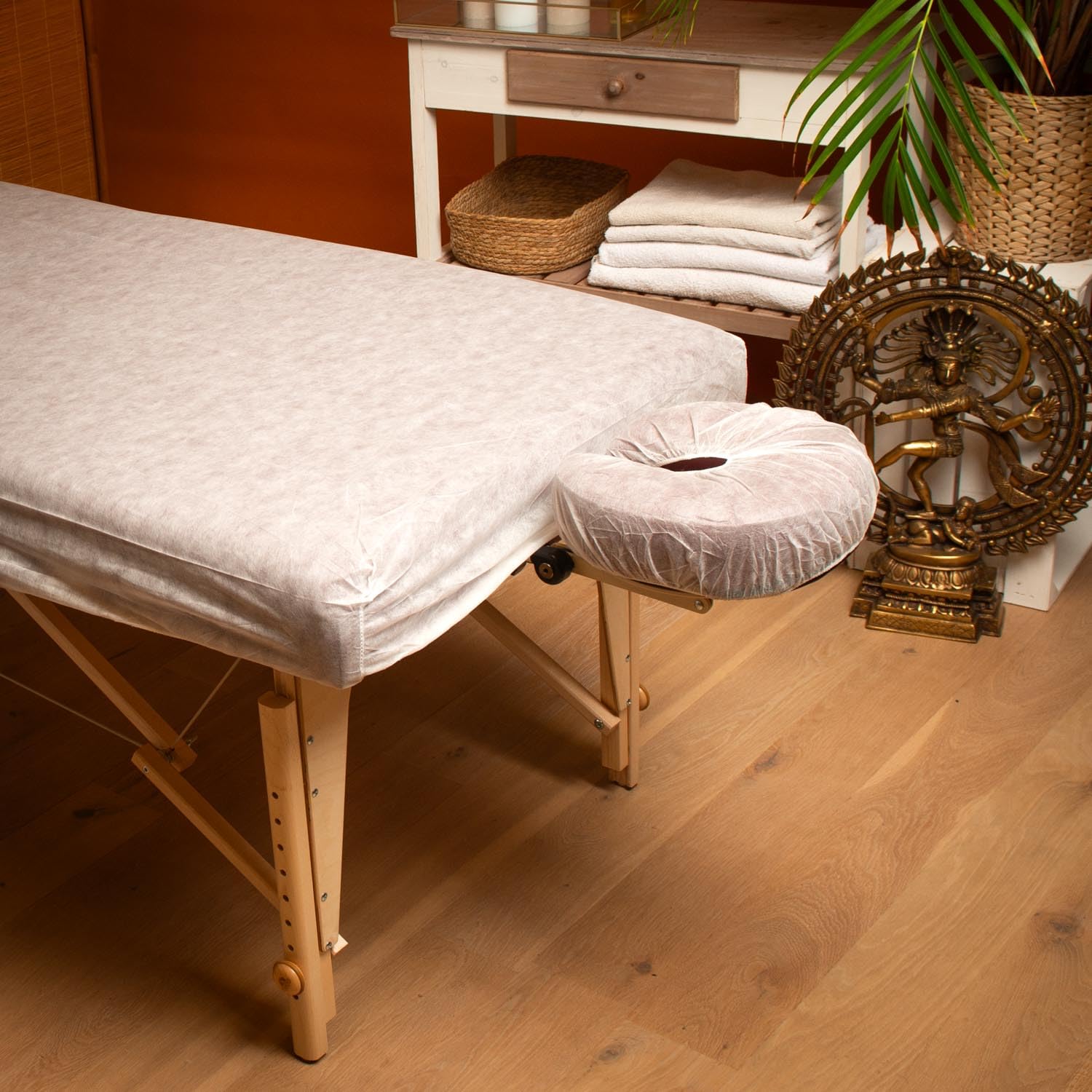WellTouch Einweg-Kopfstützenbezug (100 Stück) | Einwegauflage in Hörnchenform | Bezug mit Rundum-Gummizug | Professioneller Hygiene-Bezug für Kopfstütze von Massage- & Kosmetikliege
