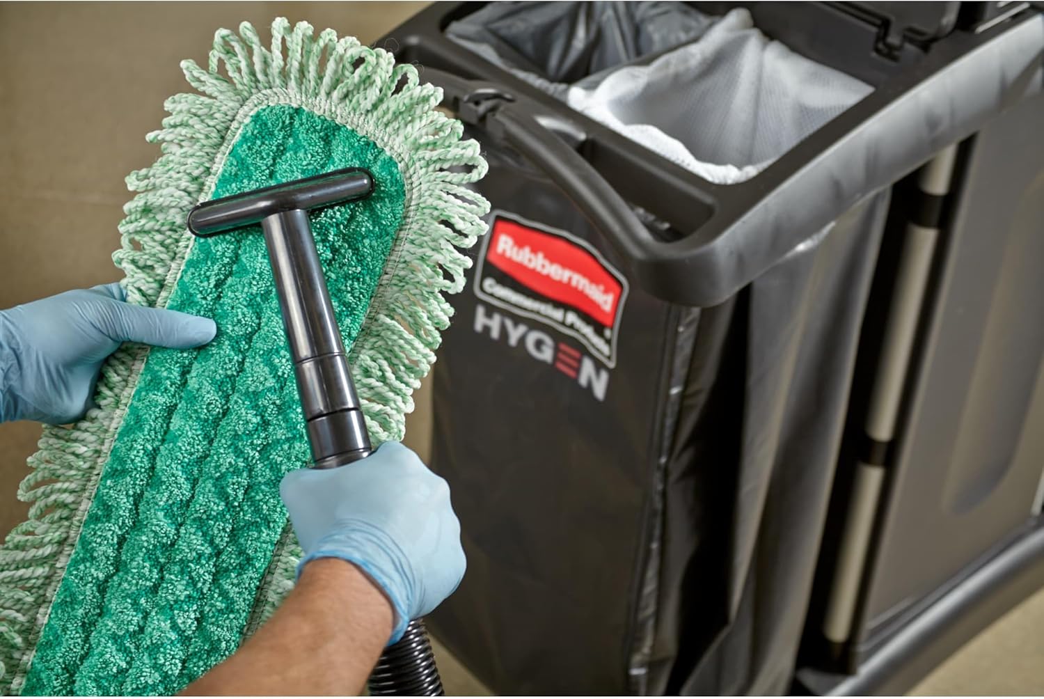 Rubbermaid Commercial Products HYGEN 60 inch Microfiber Dust Pad with Fringe, Green, For Janitorial/Professional Cleaners and Heavy-Duty industrial Cleaning/Dusting/Sweeping