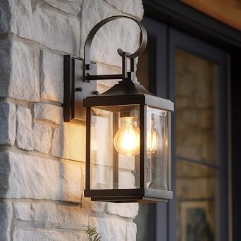 Luxury Colonial Outdoor Wall Light, Small Size 15-1/8" x 5-1/2", with Farmhouse Style Elements, Olde Bronze Finish, UHP1192, Calderdale Collection