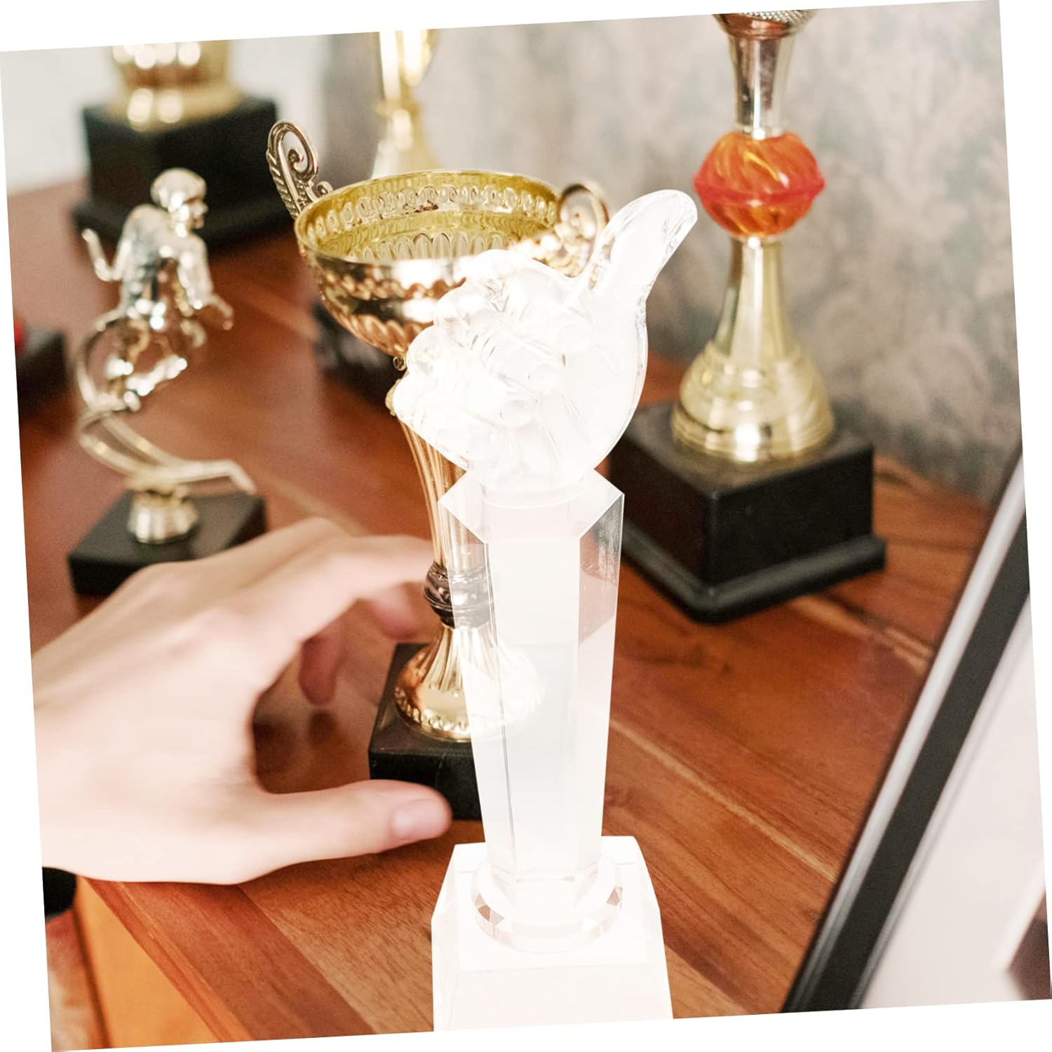 Toyvian Crystal Trophy Award for Office Decor Thumb up Design Elegant Desktop Ornament for School Competitions and Party Souvenirs Fine Craftsmanship for Recognition