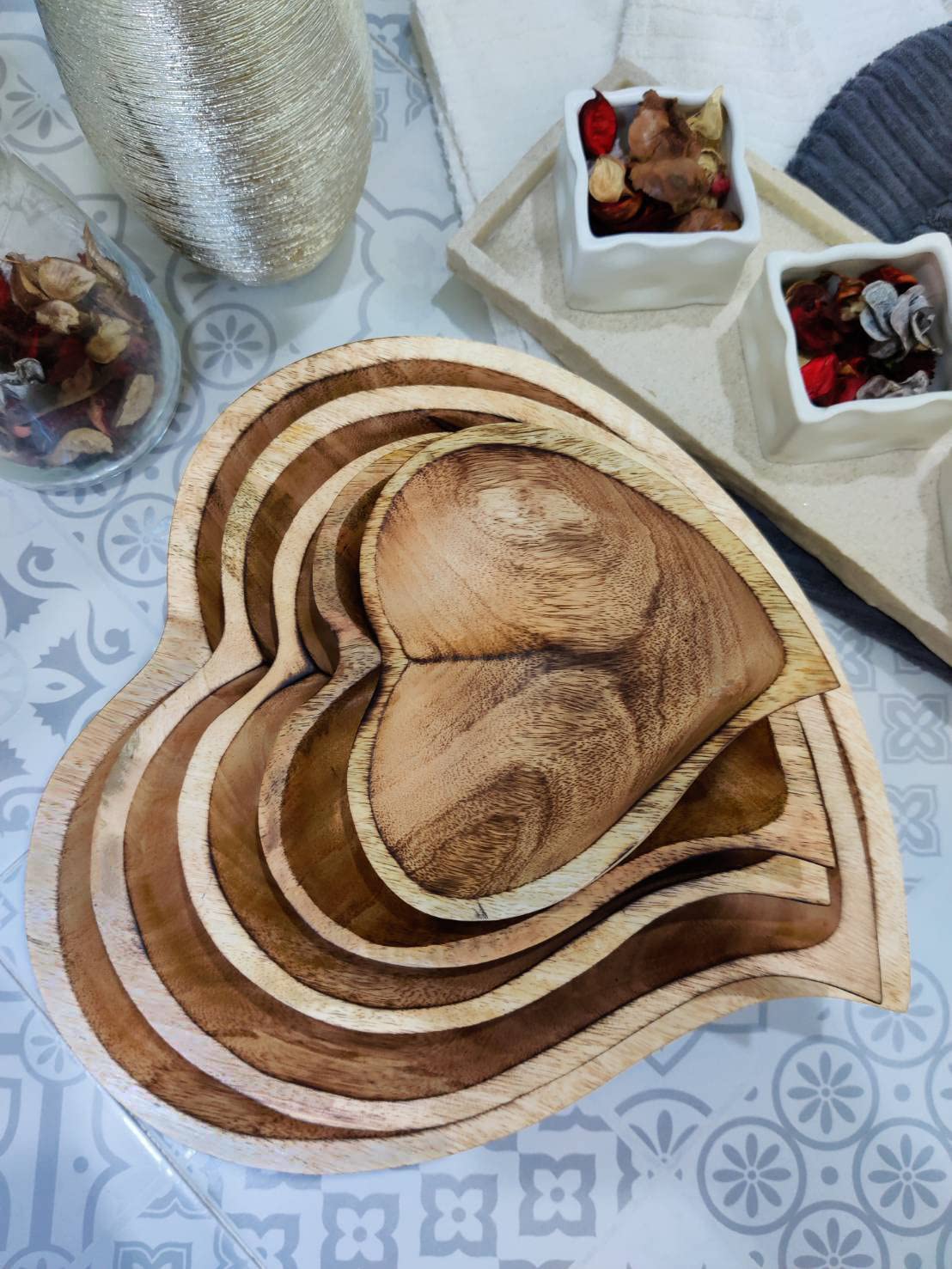 WitnyStore Cuenco con forma de corazón curvado de 12 pulgadas, cuenco funcional y coleccionable, cuenco de madera hecho a mano para servir caramelos, frutos secos, postres, frutas o decoración de
