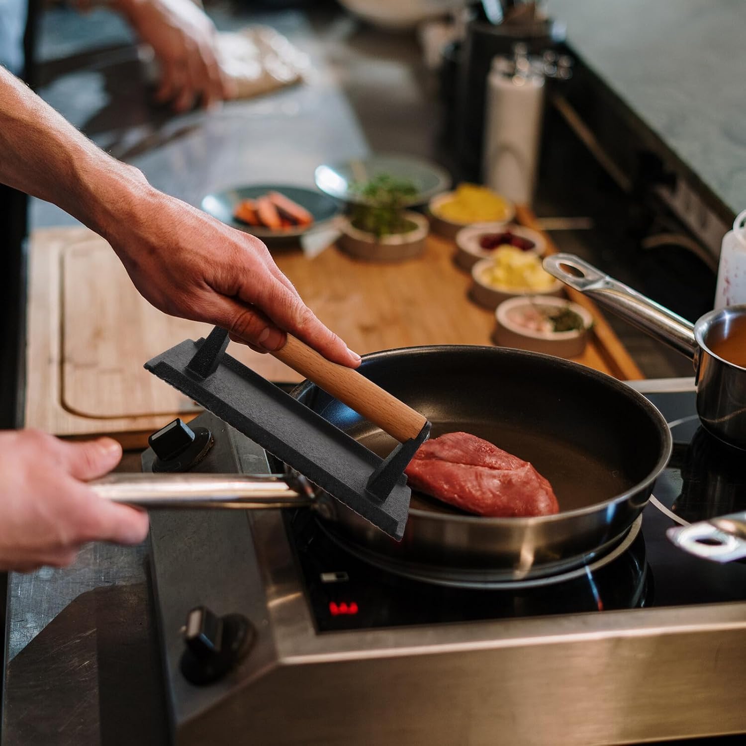 Lurrose Cast Iron Grill Press with Ergonomic Handle for Even Cooking Fat-reducing Heavy-Duty Steak and Burger Press Plate Stylish Handheld Meat Smasher for BBQ and Griddles