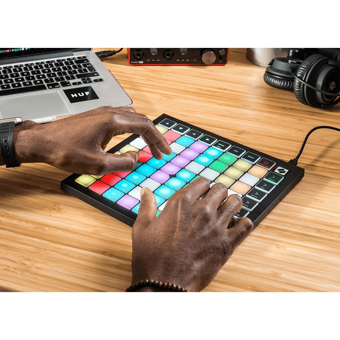 Novation Launch Pad X MIDIグリッドコントローラー