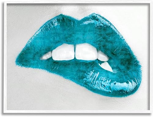 Stupell Industries Moderna fotografía de labios azul a la moda femenina, diseñada por Sarah McGuire White Framed Wall Art 30 x 24, plata