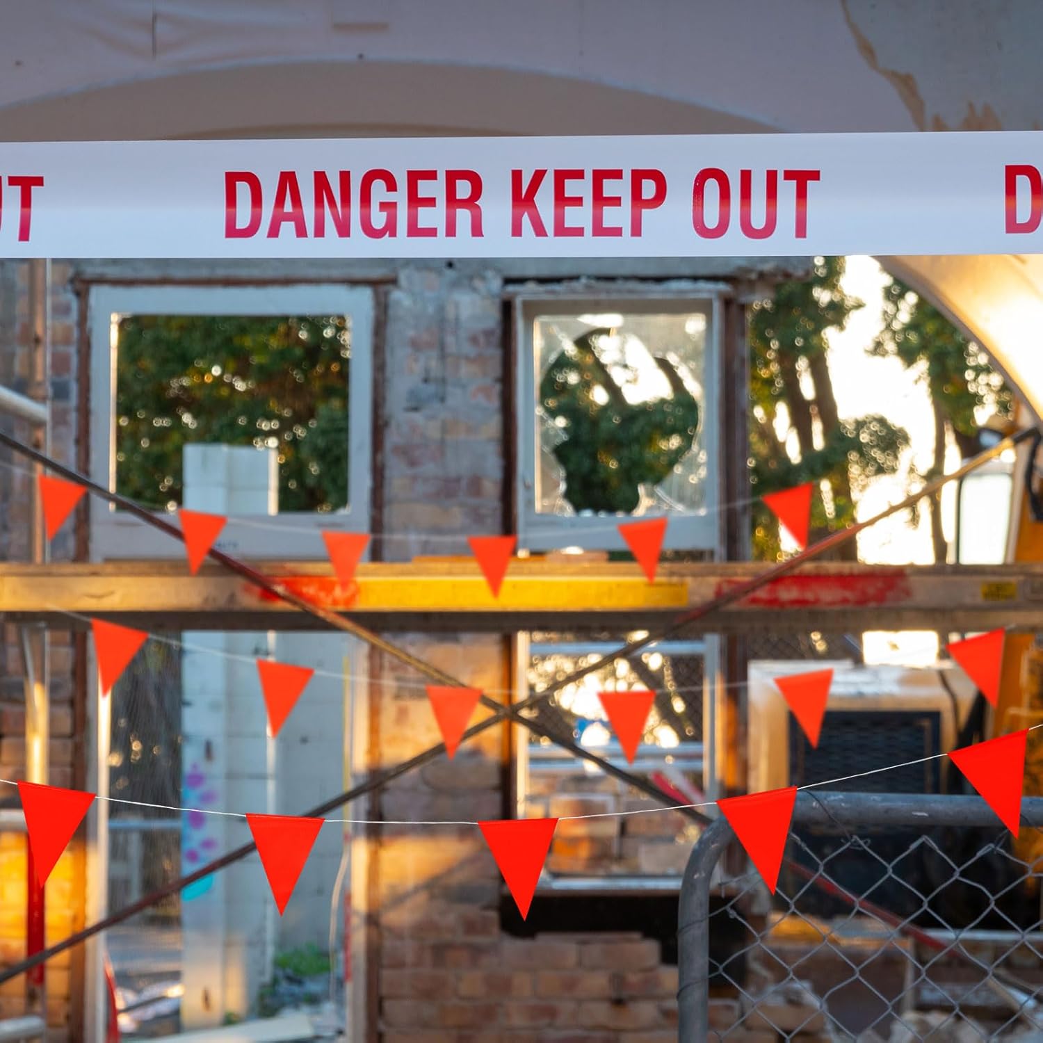 Preboun 197FT Pennant Banner Flags High Visibility Safety Marking Flags Traffic Resistant Warning Signs Rooftop Flagging for Roadwork, Hazard Areas, Construction Sites(9 x 12 Inch,Red)